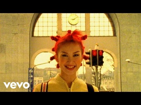 李玟〈Di Da Di〉紅髮造型超級亮眼，這首歌也紅遍大街小巷。（網路圖片）