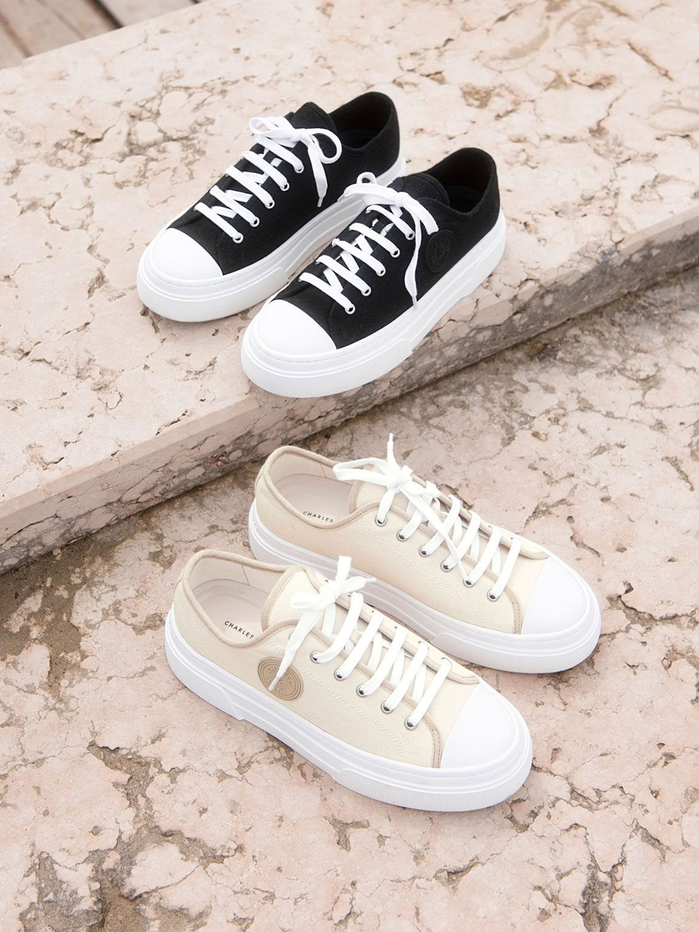 帆布休閒鞋。各NT$1,990(CHARLES & KEITH提供)