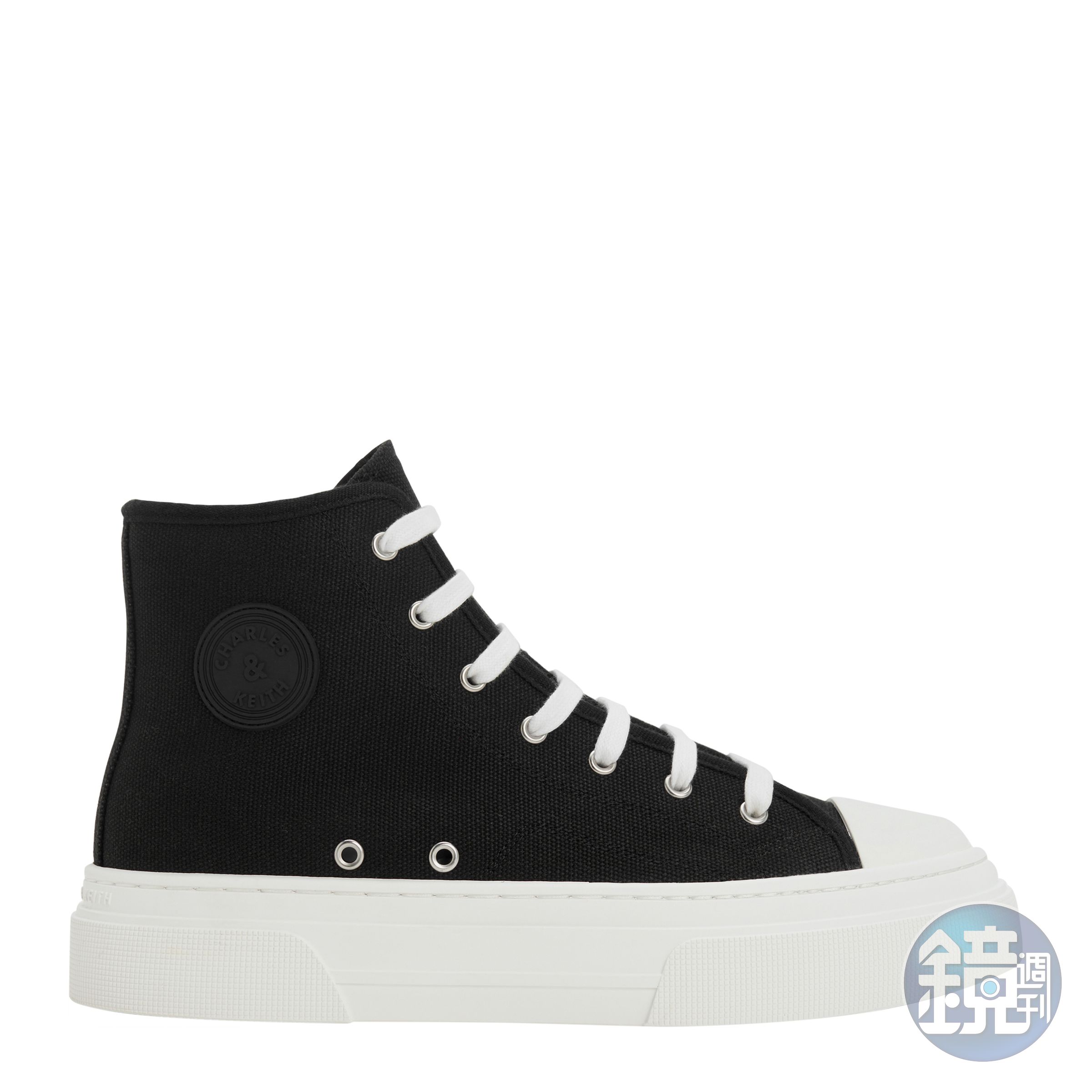 黑色帆布高筒休閒鞋。NT$2,390(CHARLES & KEITH提供)