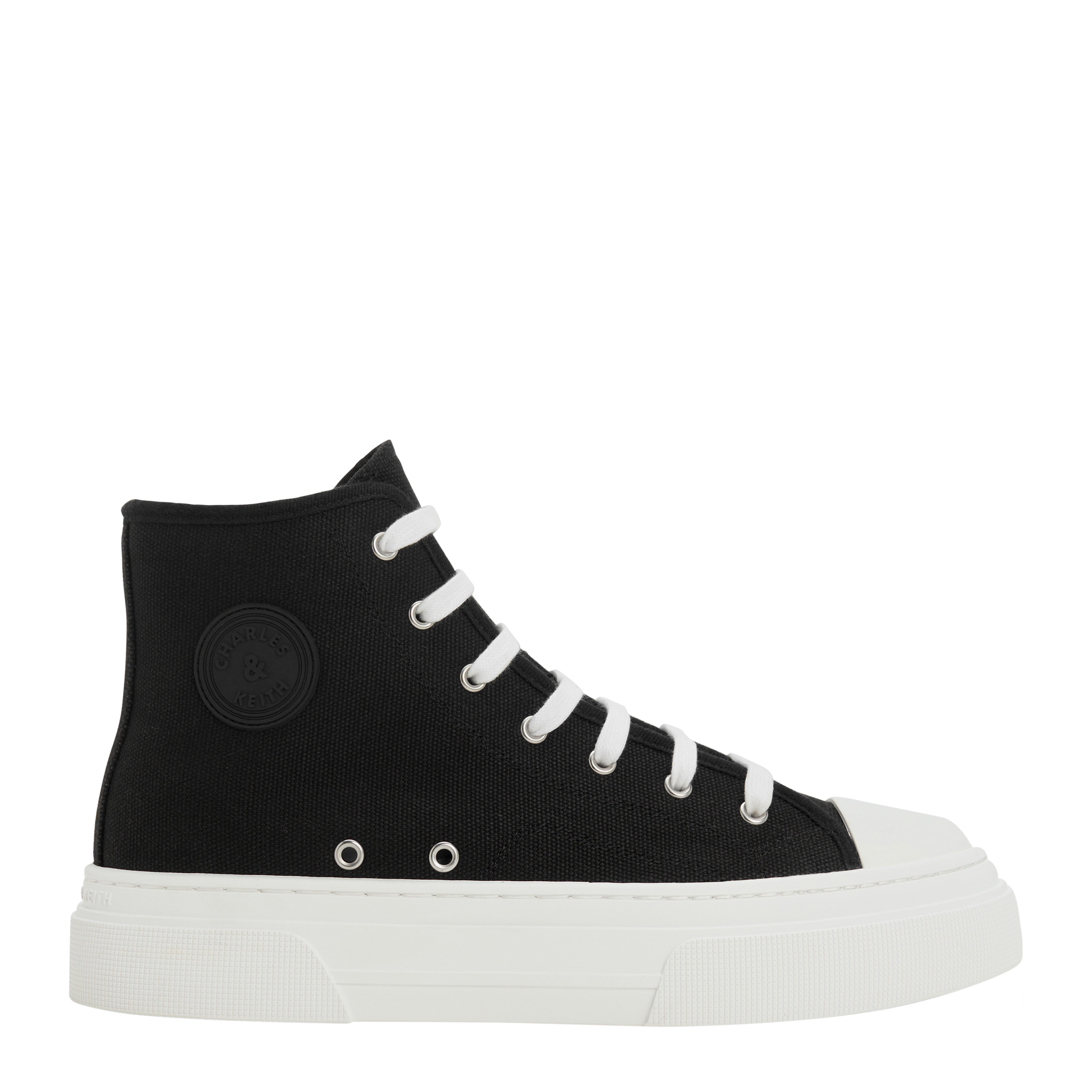 黑色帆布高筒休閒鞋。NT$2,390（CHARLES & KEITH提供）
