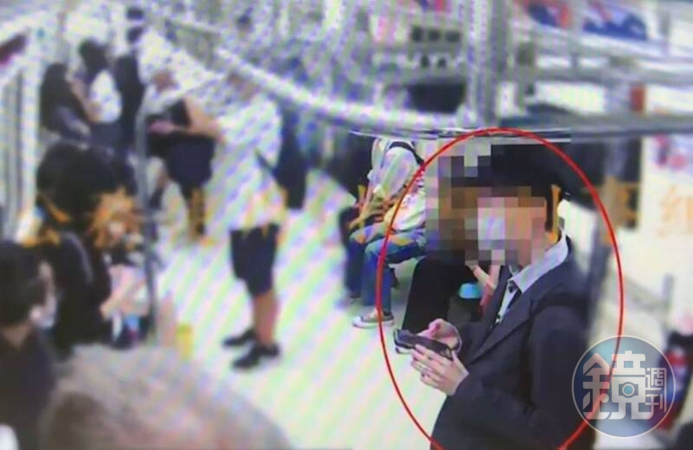 西裝露鳥俠在警方埋伏數日後逮捕。（翻攝畫面）