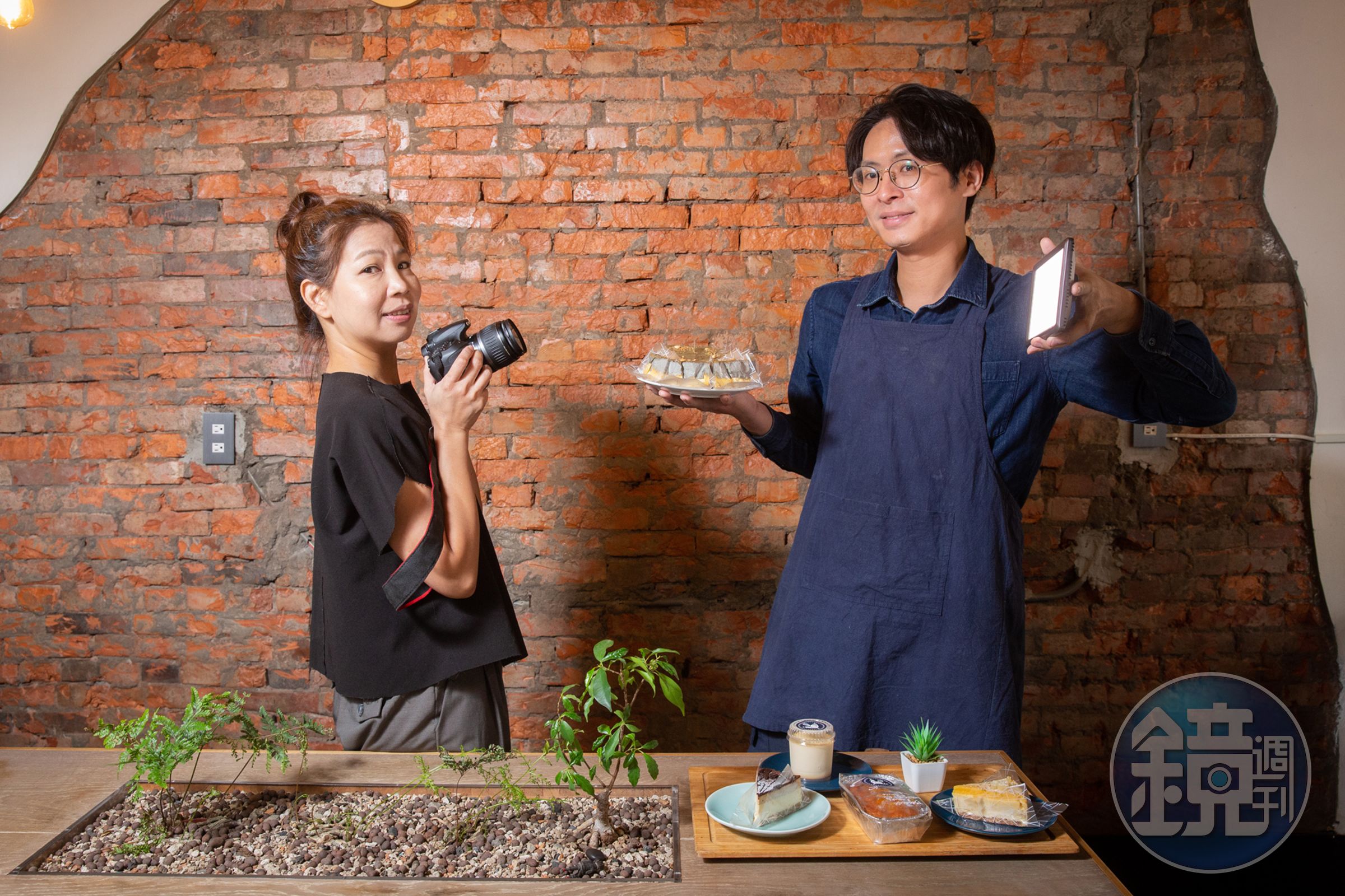 拿拿摳（右）與好友多多（左）曾在蛋糕店一起工作，5年前同步失業後，合作創業「給冷鴿手作甜點」。
