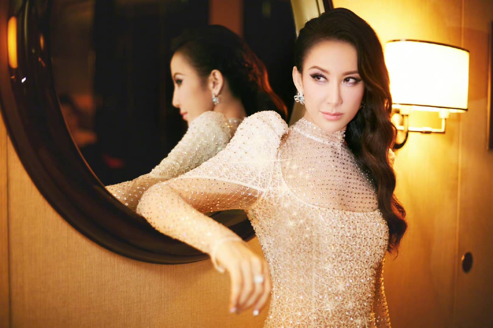 李玟5日被二姊證實2日在家因不敵抑鬱症輕生。（翻攝自微博）