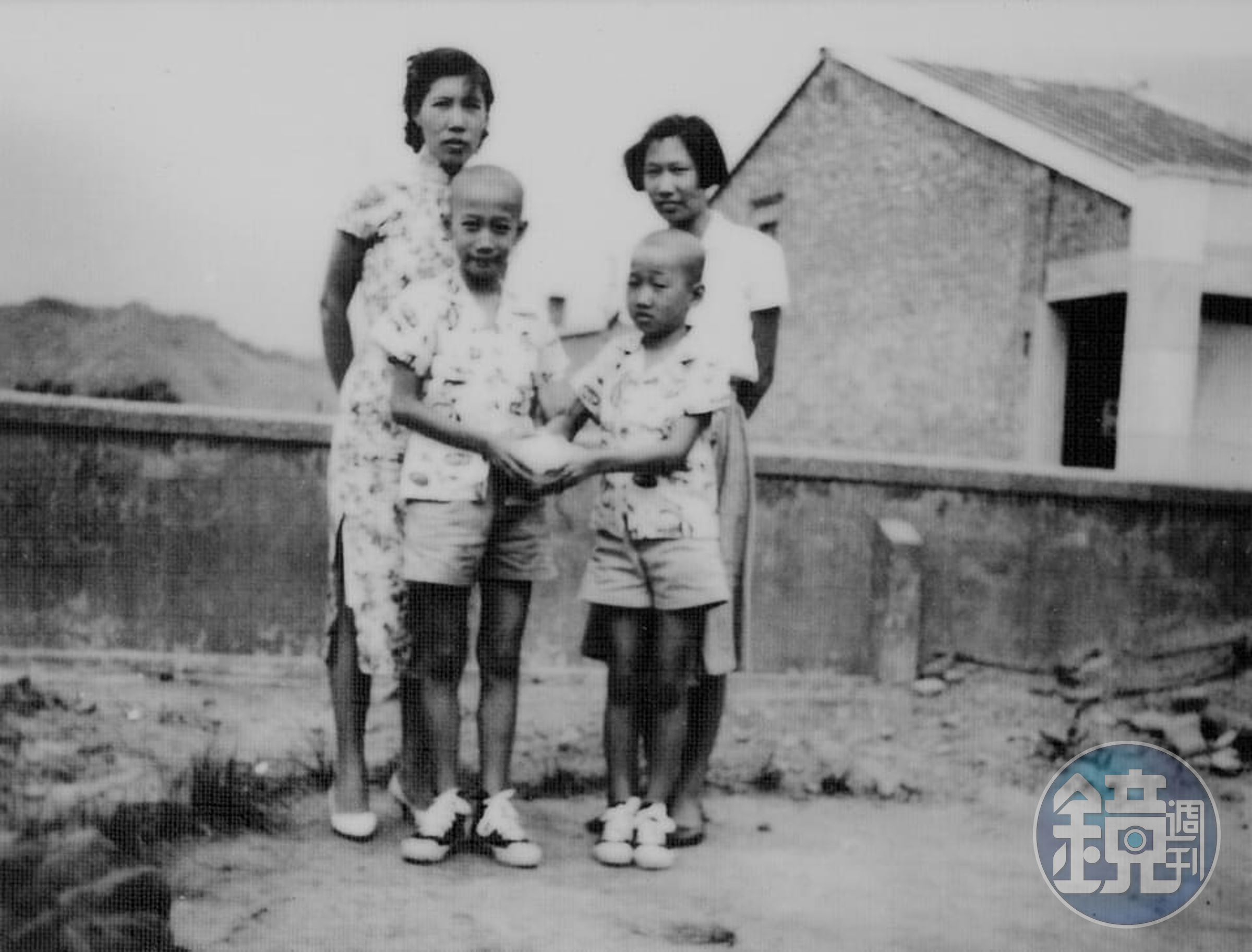 郭台銘遺傳到郭父,從小是個高個子。 (翻攝郭台銘臉書)