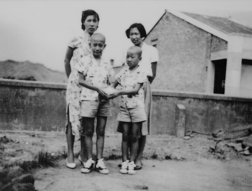  郭台銘遺傳到郭父，從小是個高個子。 （翻攝郭台銘臉書）