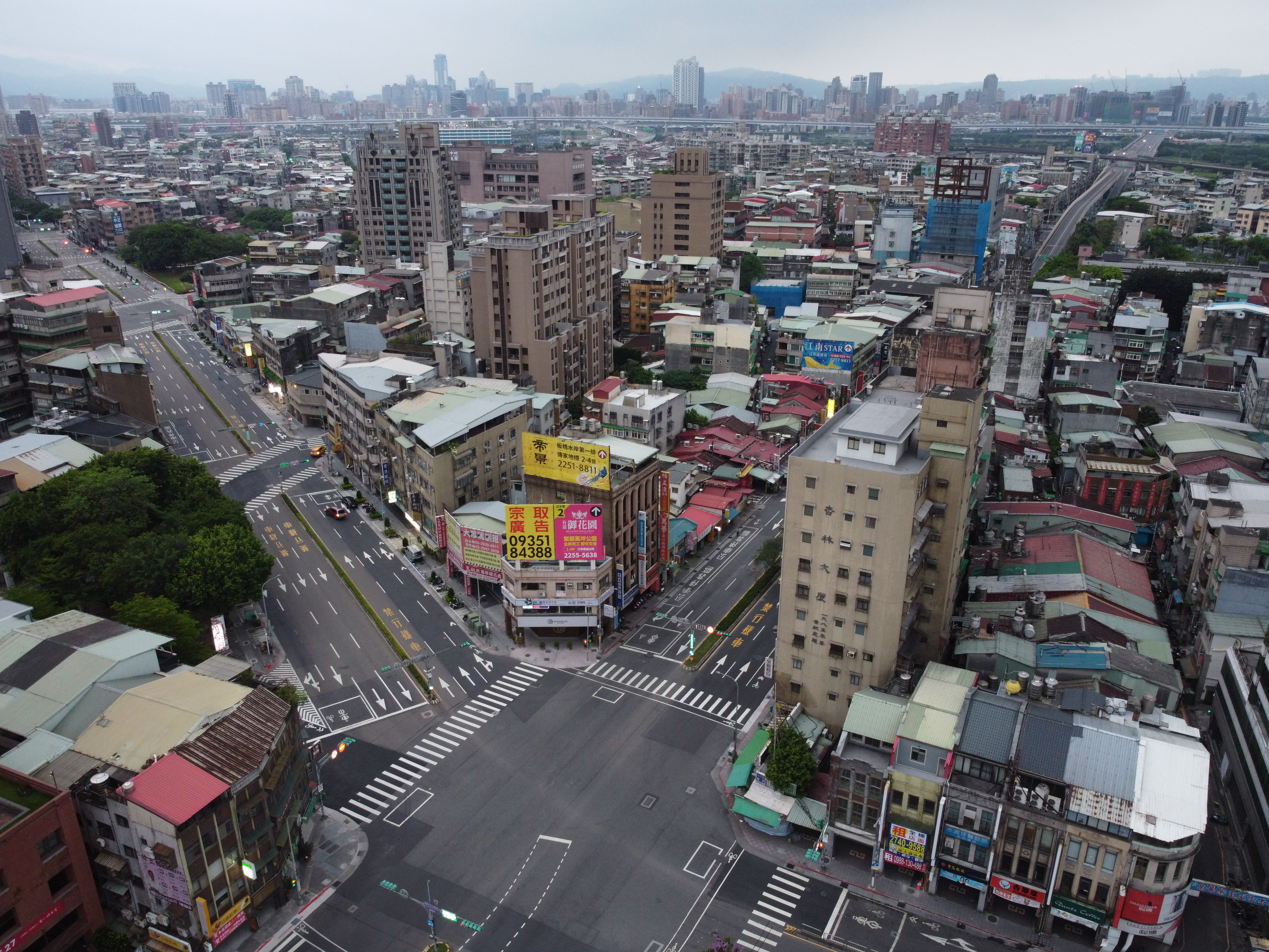 行政院會今日通過「房屋稅差別稅率2.0方案」，未來非自住稅率最高調升至4.8%，且從「縣市歸戶」改為「全國總歸戶」。（本刊資料照）