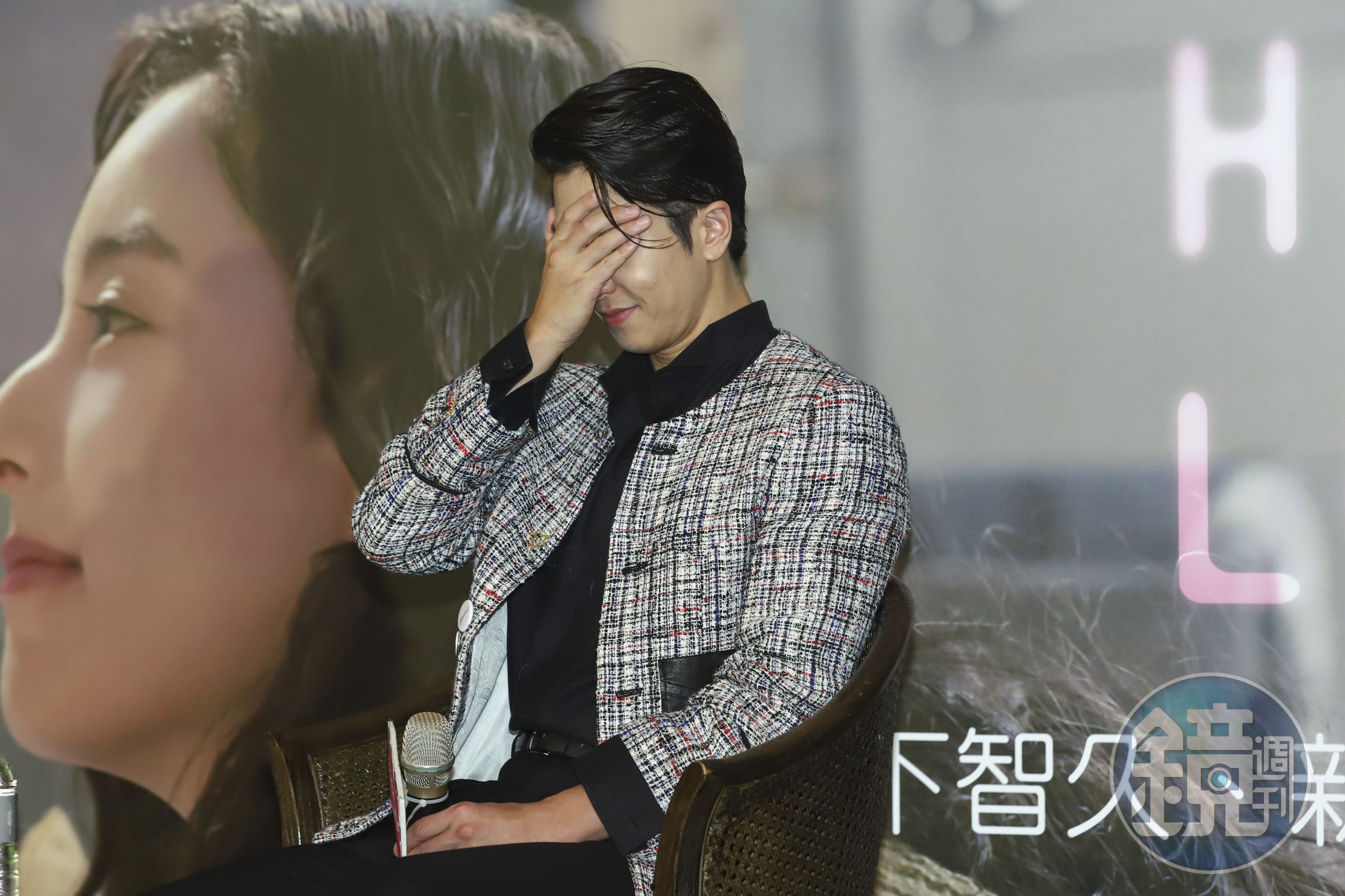 山下智久在記者會上被稱讚帥氣時也害羞不已。