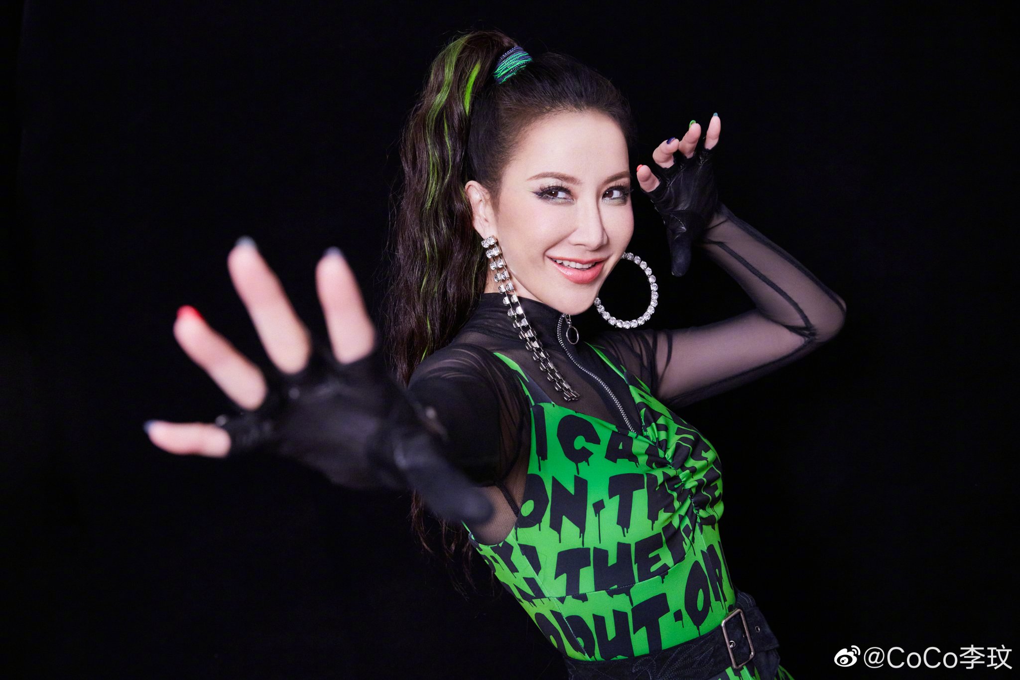 李玟在2023年於家中輕生，讓香港媒體又開始討論10年魔咒。（翻攝自李玫臉書）