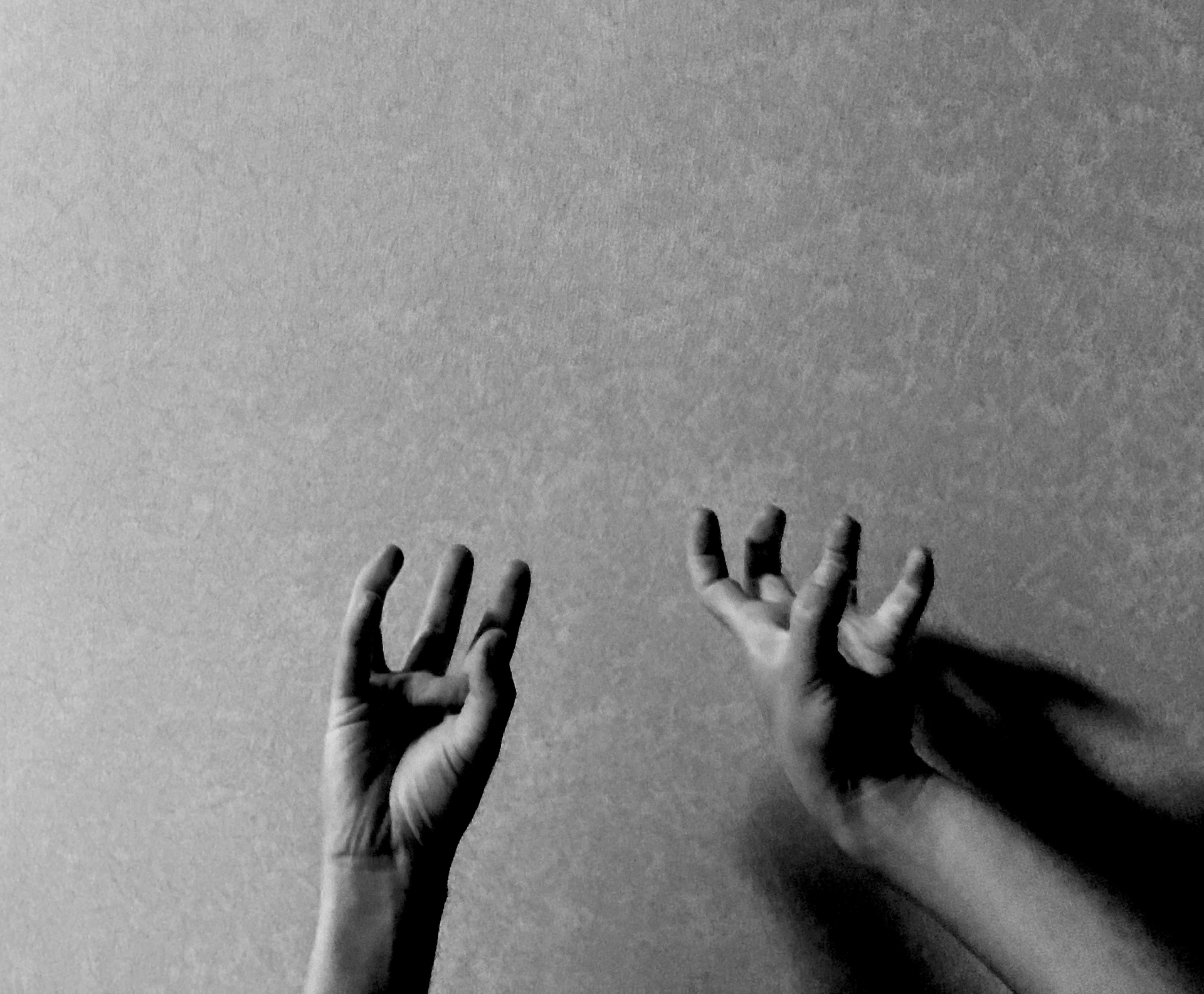 14歲青少年疑似精神失常掐死9歲的弟弟。（示意圖，PhotoAC）