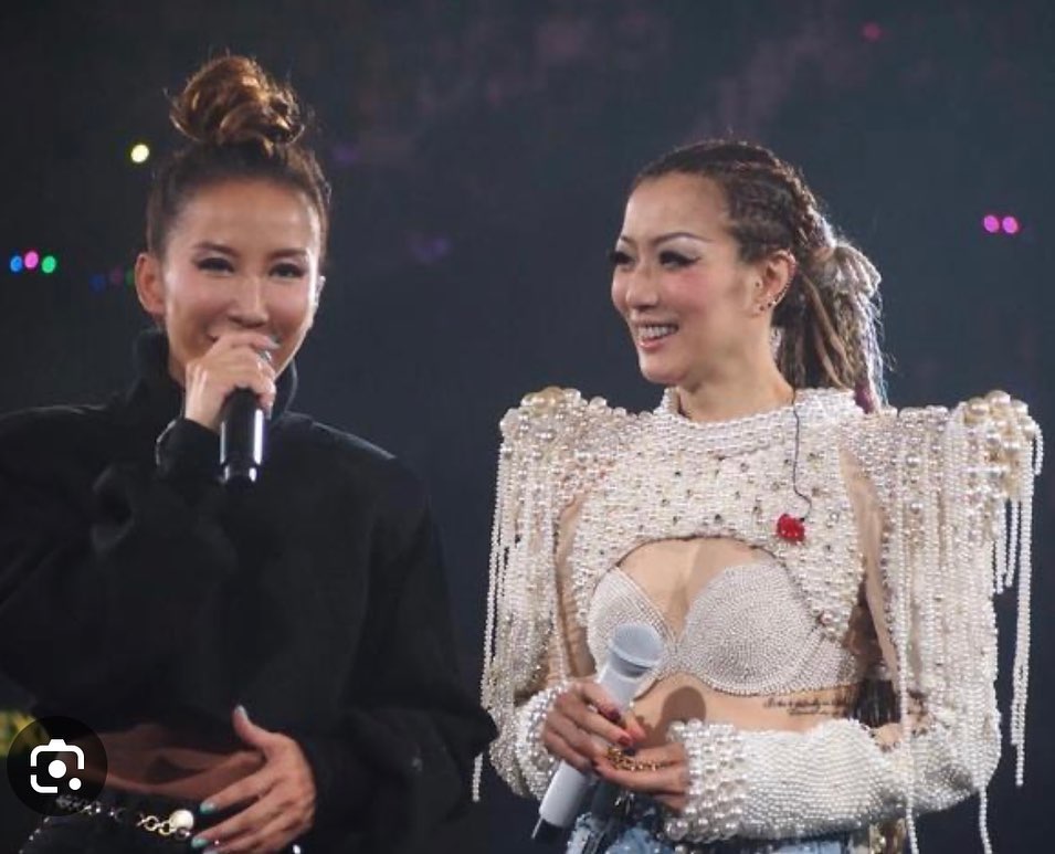 鄭秀文2019年演唱會邀了李玟當嘉賓，是兩人罕見的合作。（翻攝自鄭秀文IG）