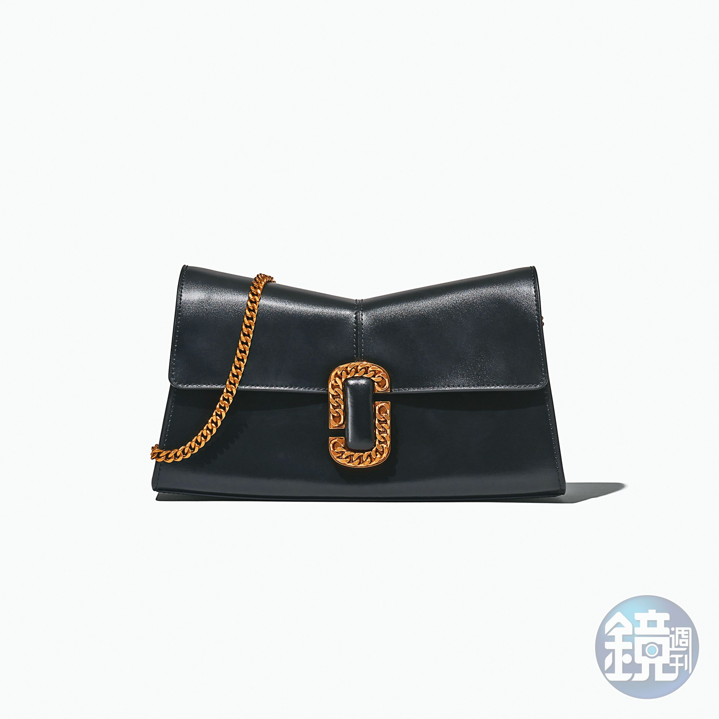 St. Marc暗夜黑皮革肩背晚宴包。NT$19,900。(俊思提供)