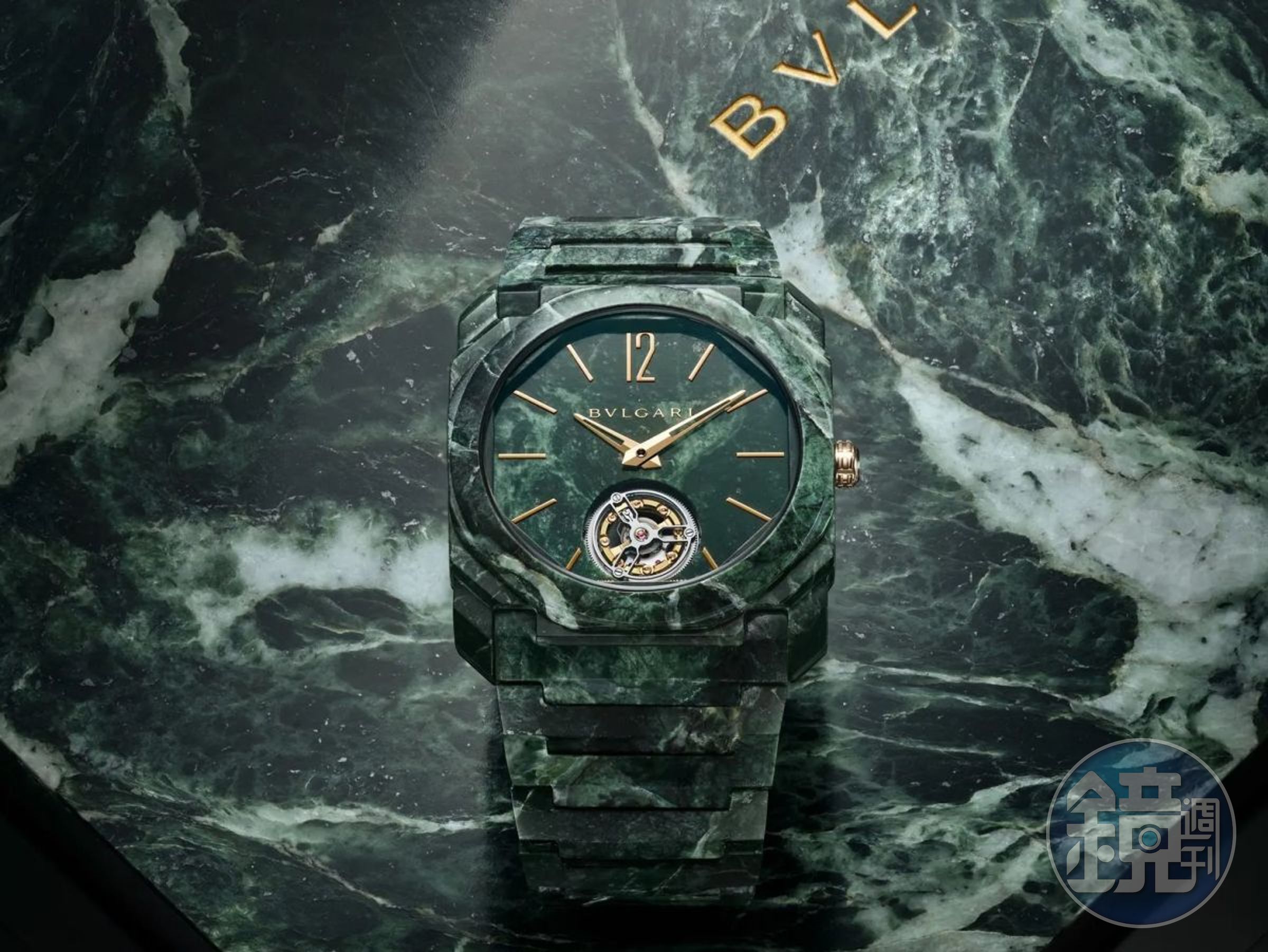 寶格麗（BVLGARI）發揮其超凡微型工藝，在Octo Finissimo的DLC鈦金屬基底零件上，覆以薄度僅0.5mm的奧斯山谷產Verde di Alpi綠色大理石，錶殼多達110切面，卻能完美無瑕，非常驚人。而這種大理石，自1934年以來就是寶格麗珠寶店使用的主要建材，非常有品牌特色。 功能：時、分指示；飛行陀飛機；機芯：手上鏈機芯；估價約15萬至25萬瑞士法郎。
