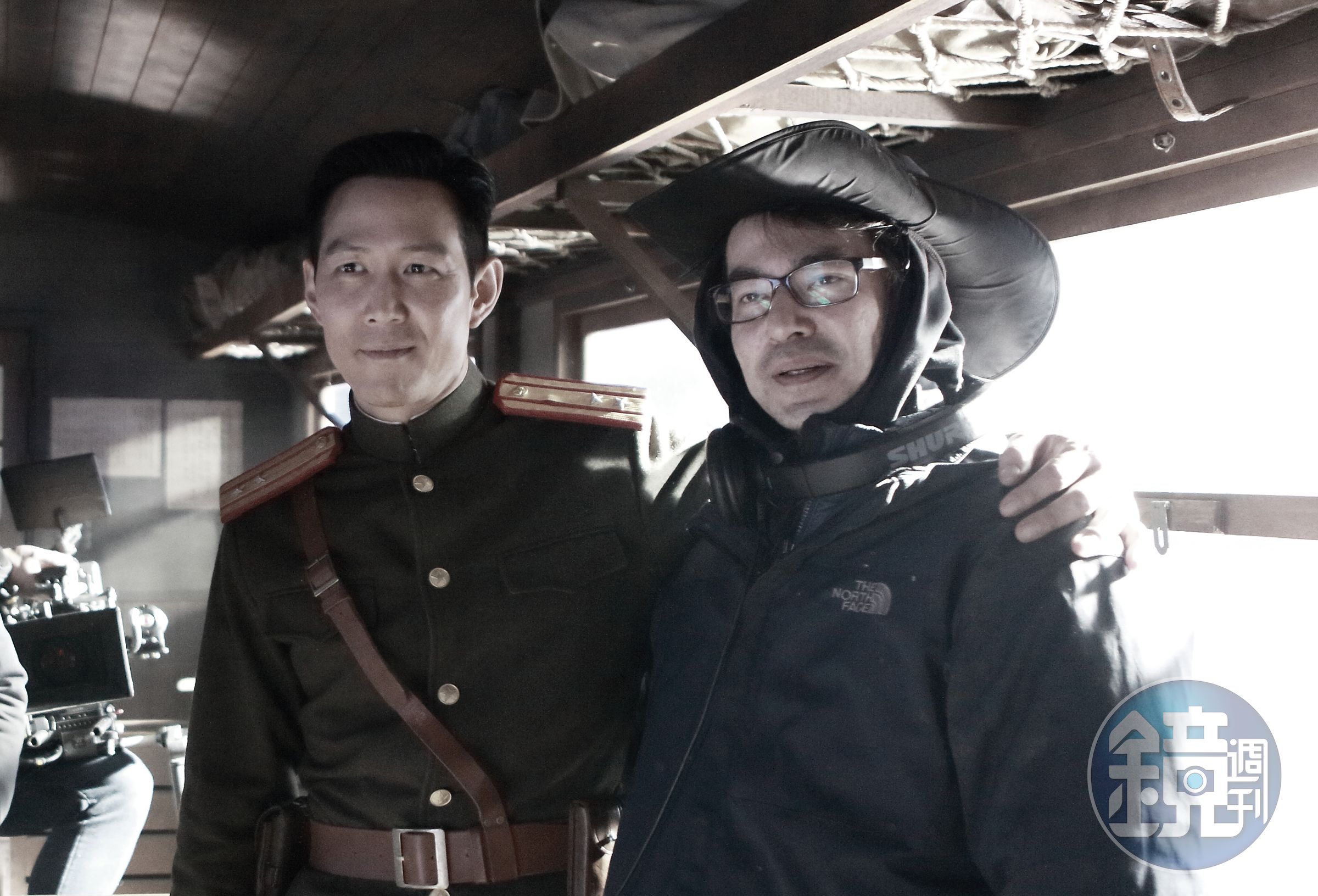 李宰漢導演(右)執導《代號:鐵鉻行動》合作李政宰。(翻攝自Daum Movie)