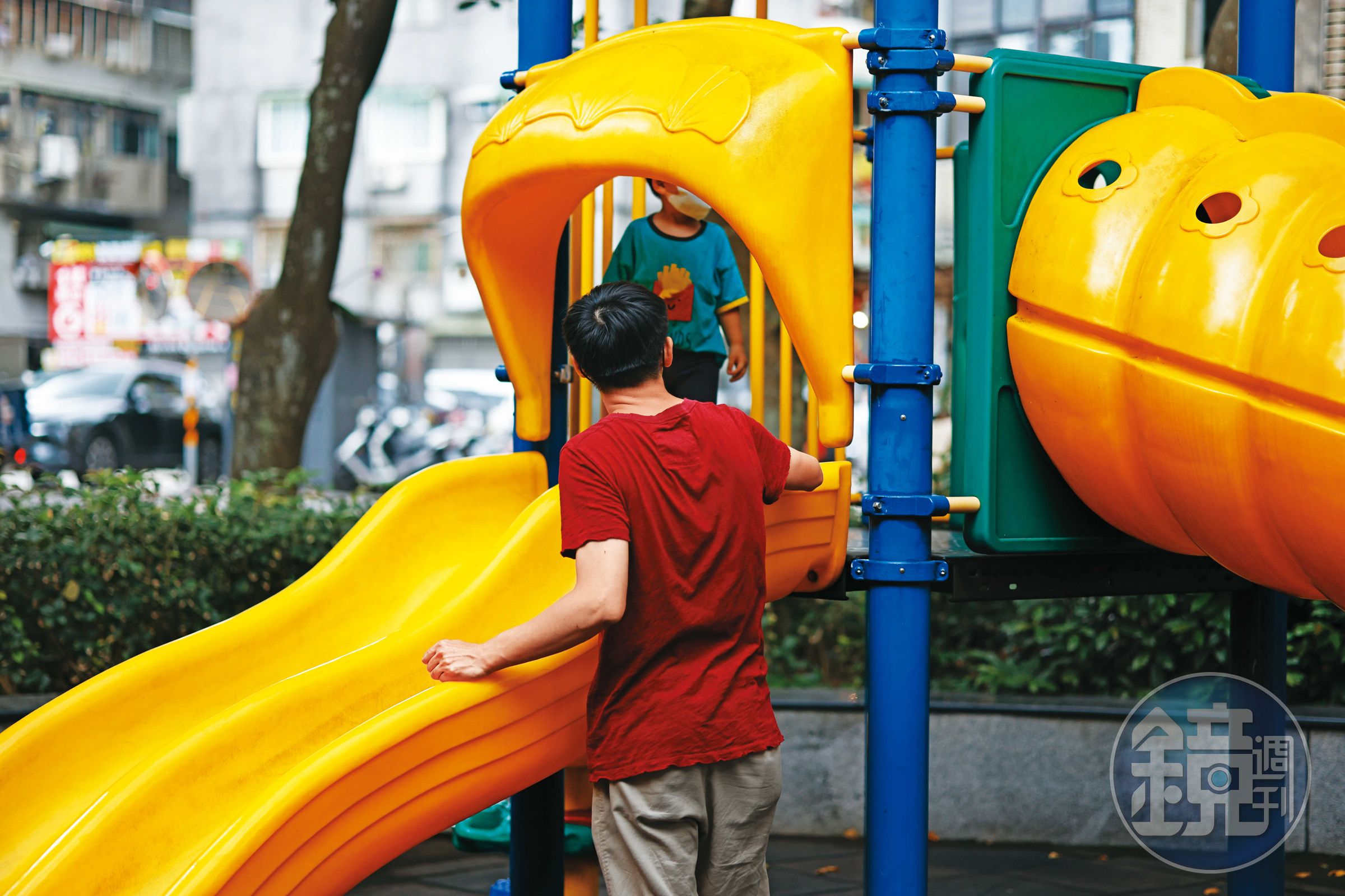 請育嬰假這段時間,阿邦決定帶小孩踏遍松山與信義區的公園,執行他偉大又實惠的親子探險計畫。