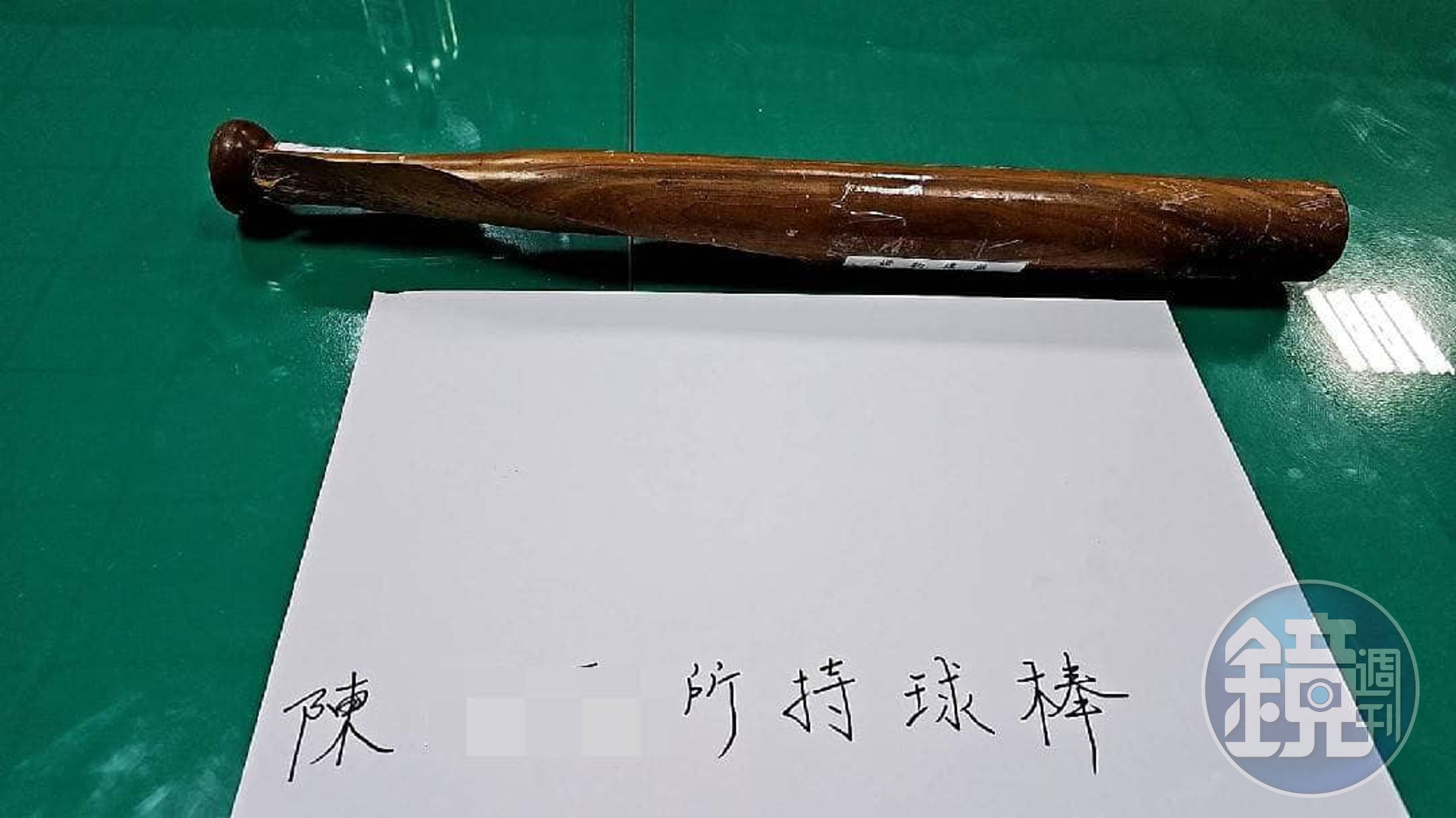 馬公分局光明派出所查扣球棒1支。(翻攝自老高漫談臉書專頁)