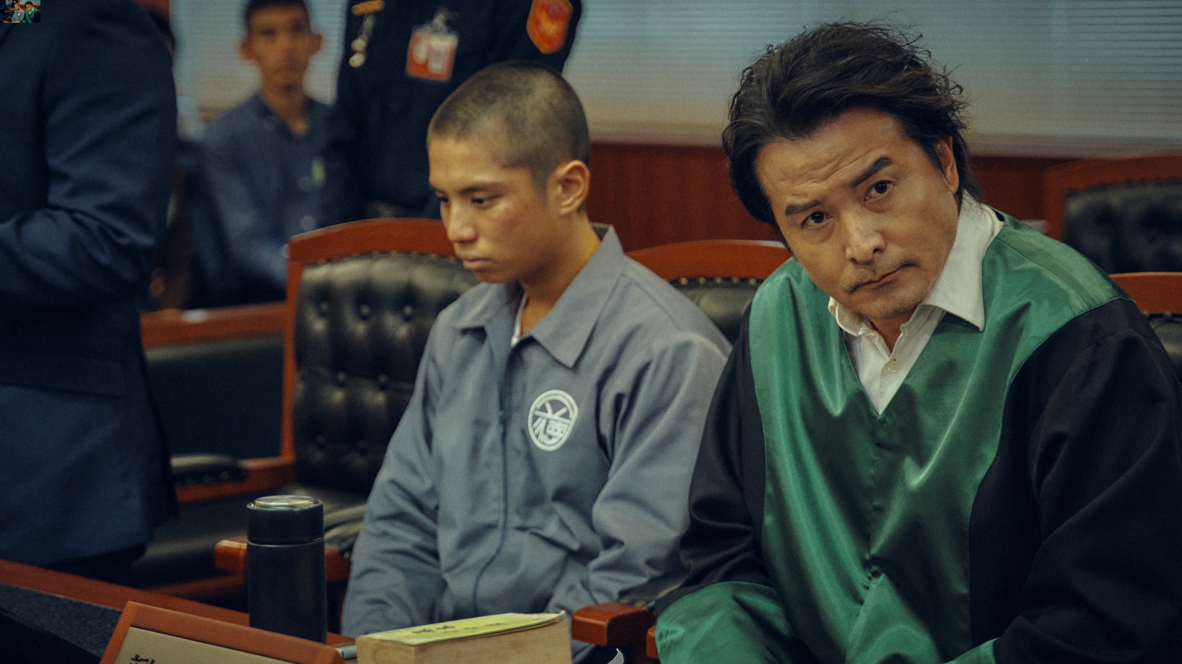 李銘順為了演出中年浪蕩不羈的公設辯護吃胖一圈。（鏡文學提供）