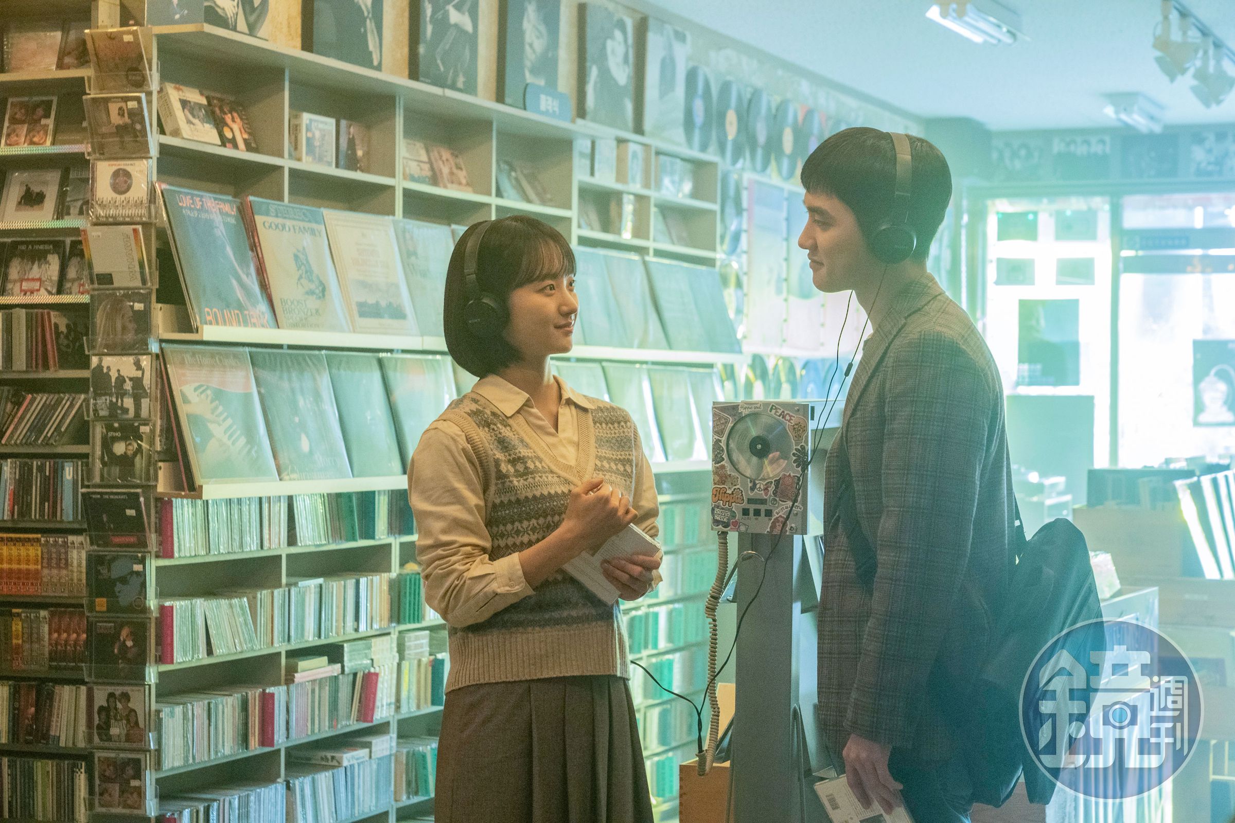 韓版《不能說的秘密》由D.O.（右）搭檔元真兒演出，預計今年上映。（翻攝自Daum Movie）