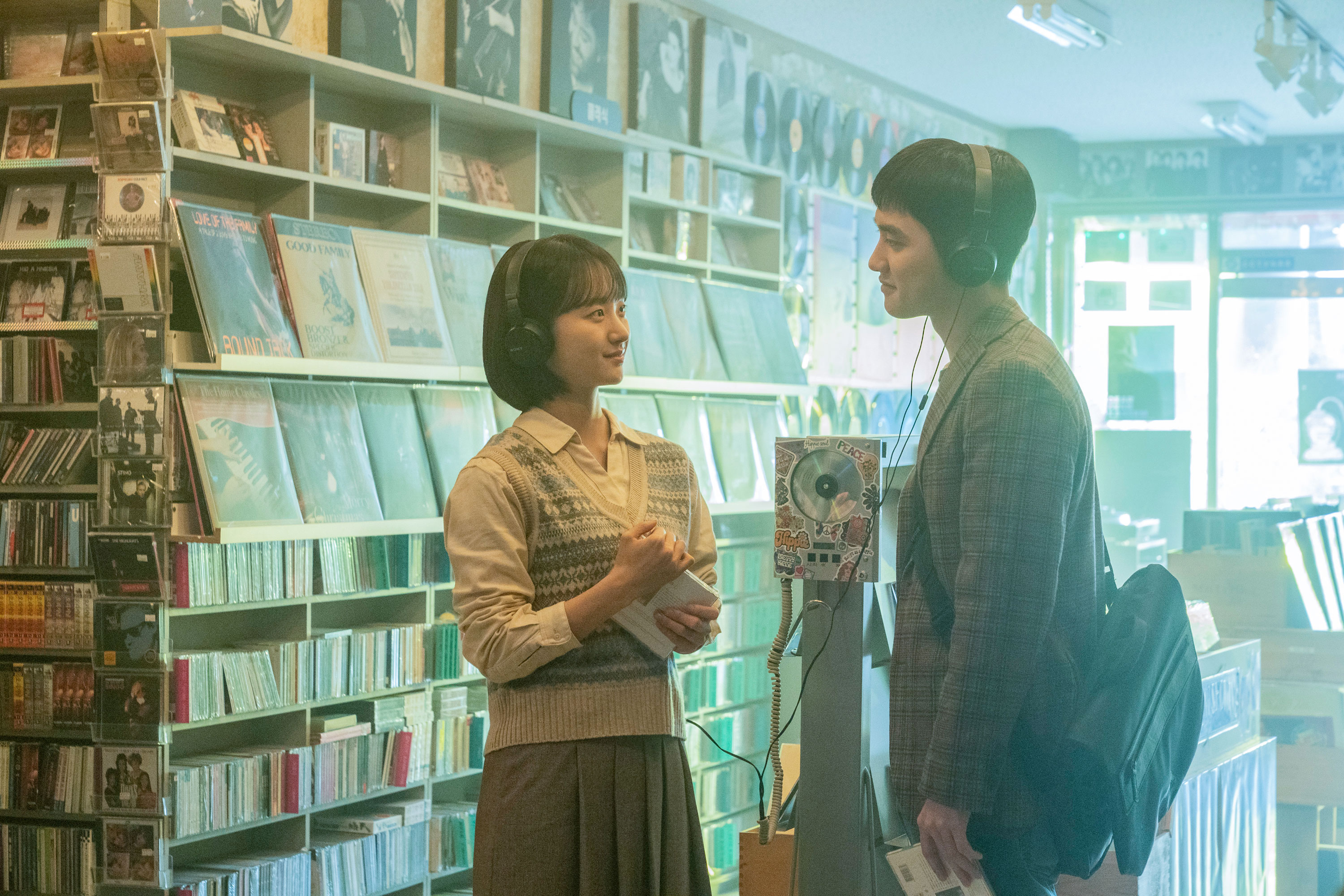 韓版《不能說的秘密》由D.O.(右)搭檔元真兒演出,預計今年上映。(翻攝自Daum Movie)