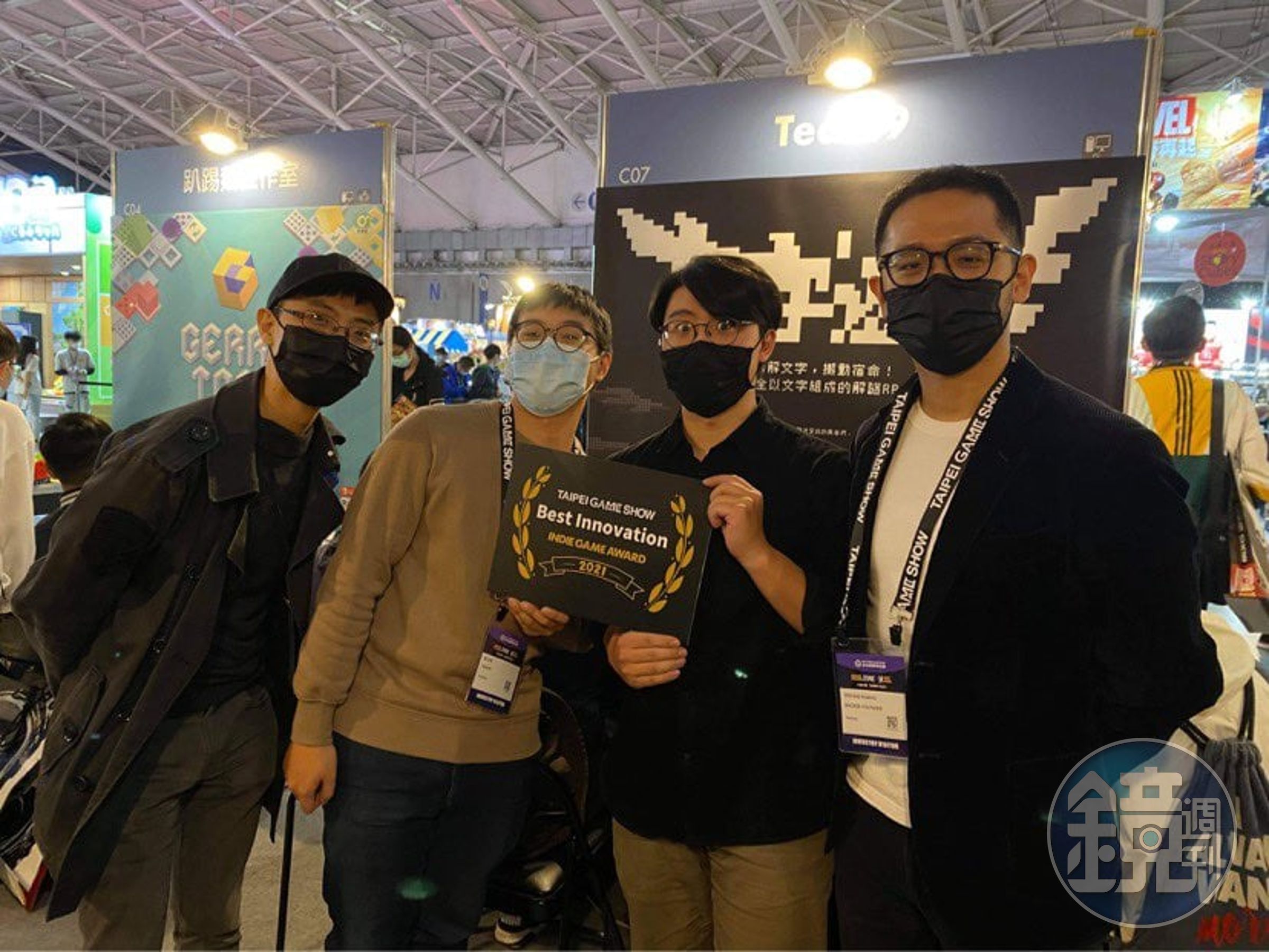 Team9團隊以《文字遊戲》獲台北電玩展Indie Game Award最佳創新獎,左起為文字編劇陳育律、軟體工程師張文瀚、總製作人張文韋、共同製作人黃威愷。(Team9提供)
