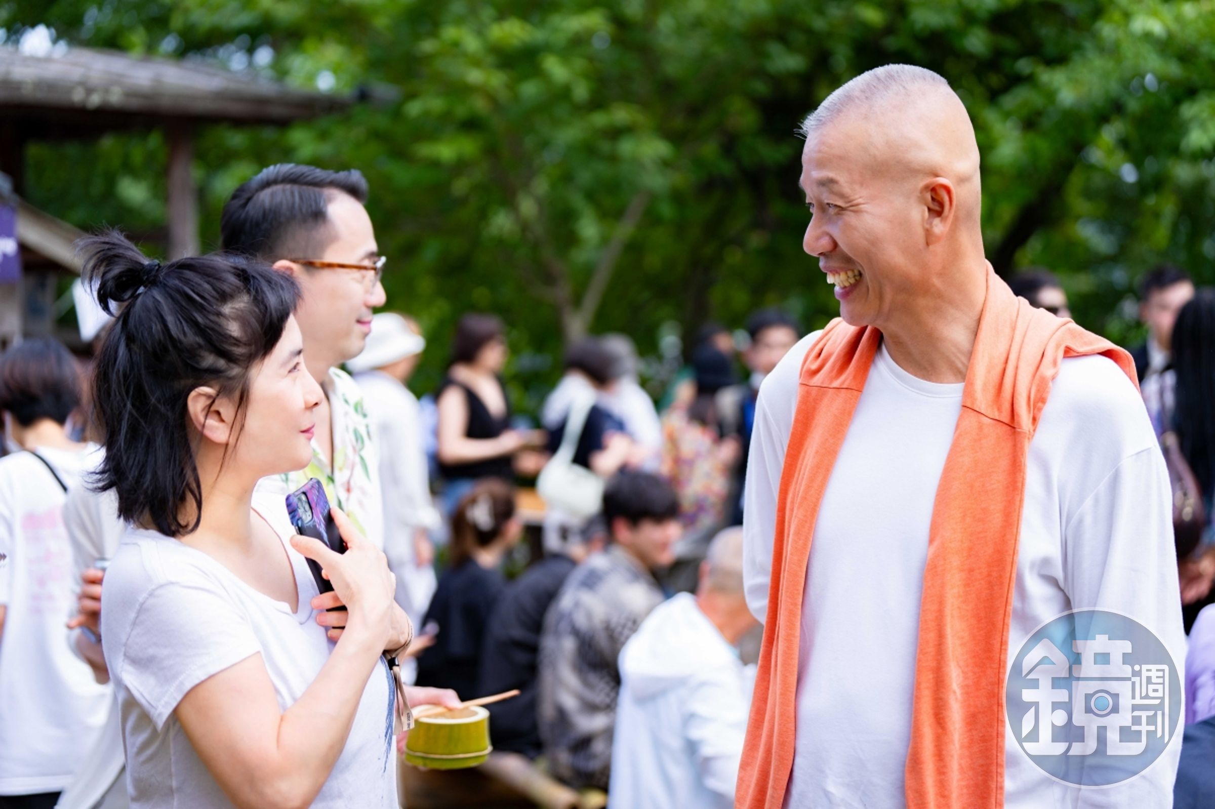 何超儀(左)與爆破藝術家蔡國強(右 )在福島相見歡。(852Films提供)