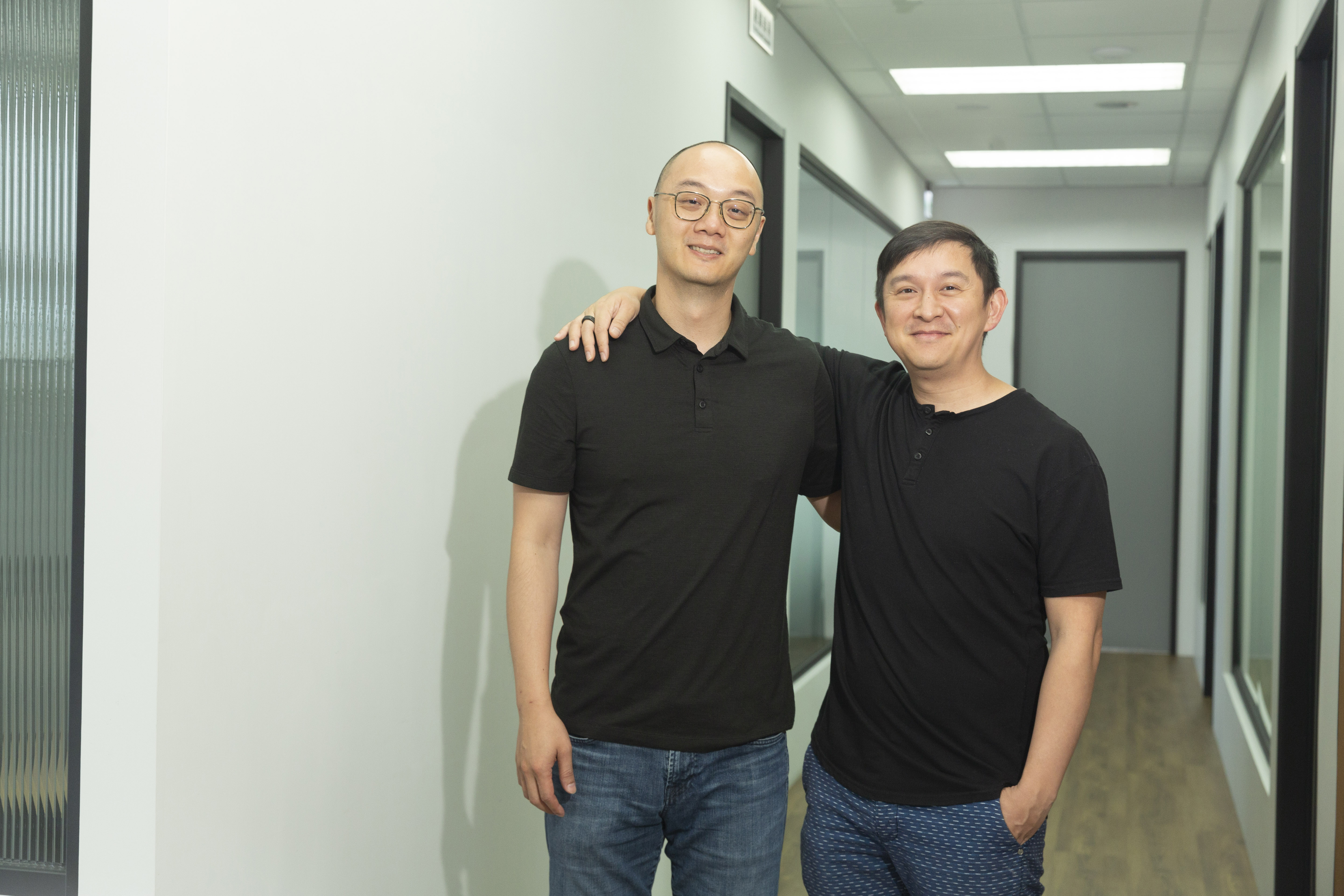 林士斌(右)爭取亞洲日舞影展在台灣舉行,邀好友廖炳坤(左)與吳采頤成立G2Go Entertainment,希冀提升台灣影人的國際能見度。