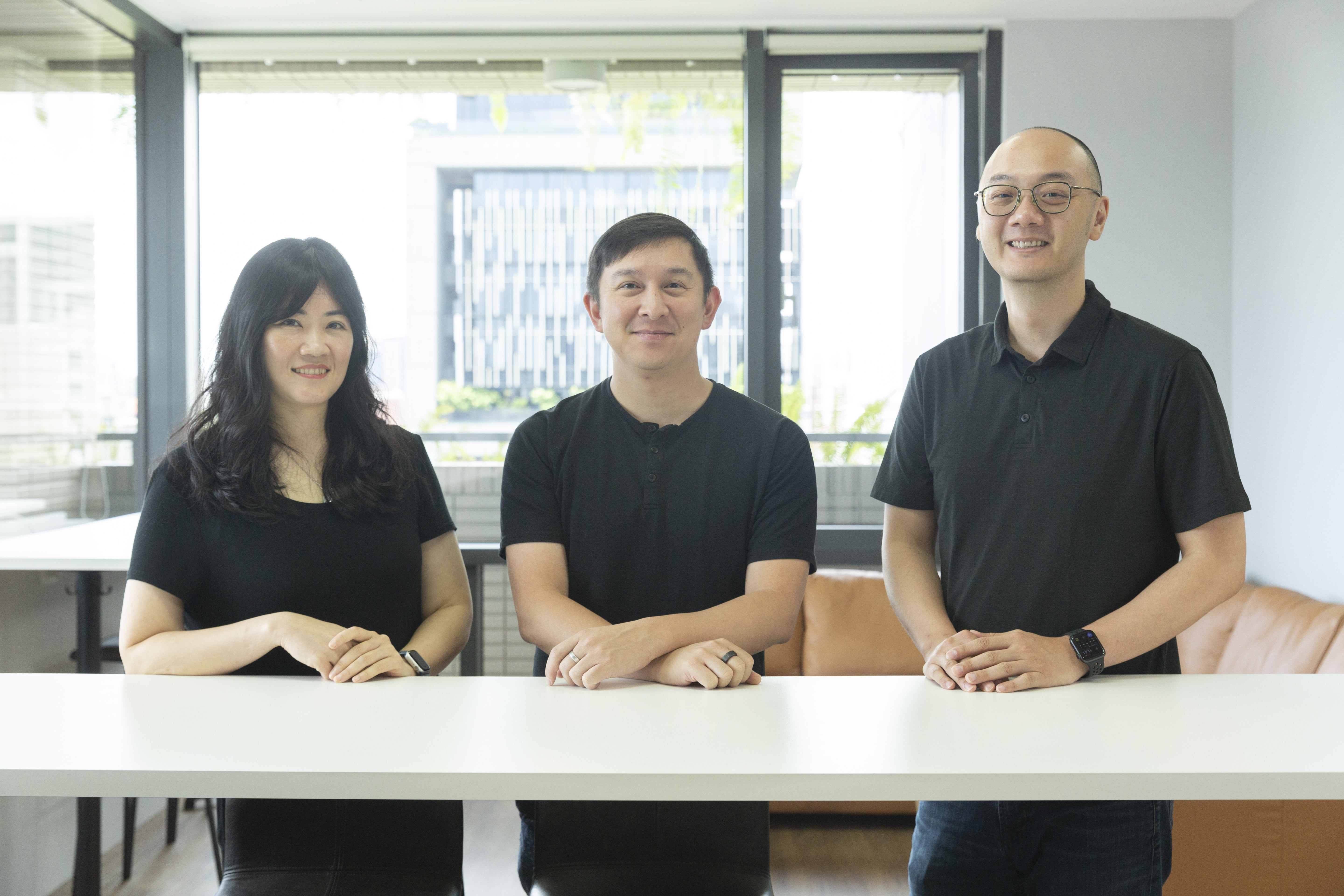 本屆亞洲日舞影展由G2Go Entertainment 在台主辦、女性學會協辦，右起為廖炳坤、林士斌和羅姵嘉。