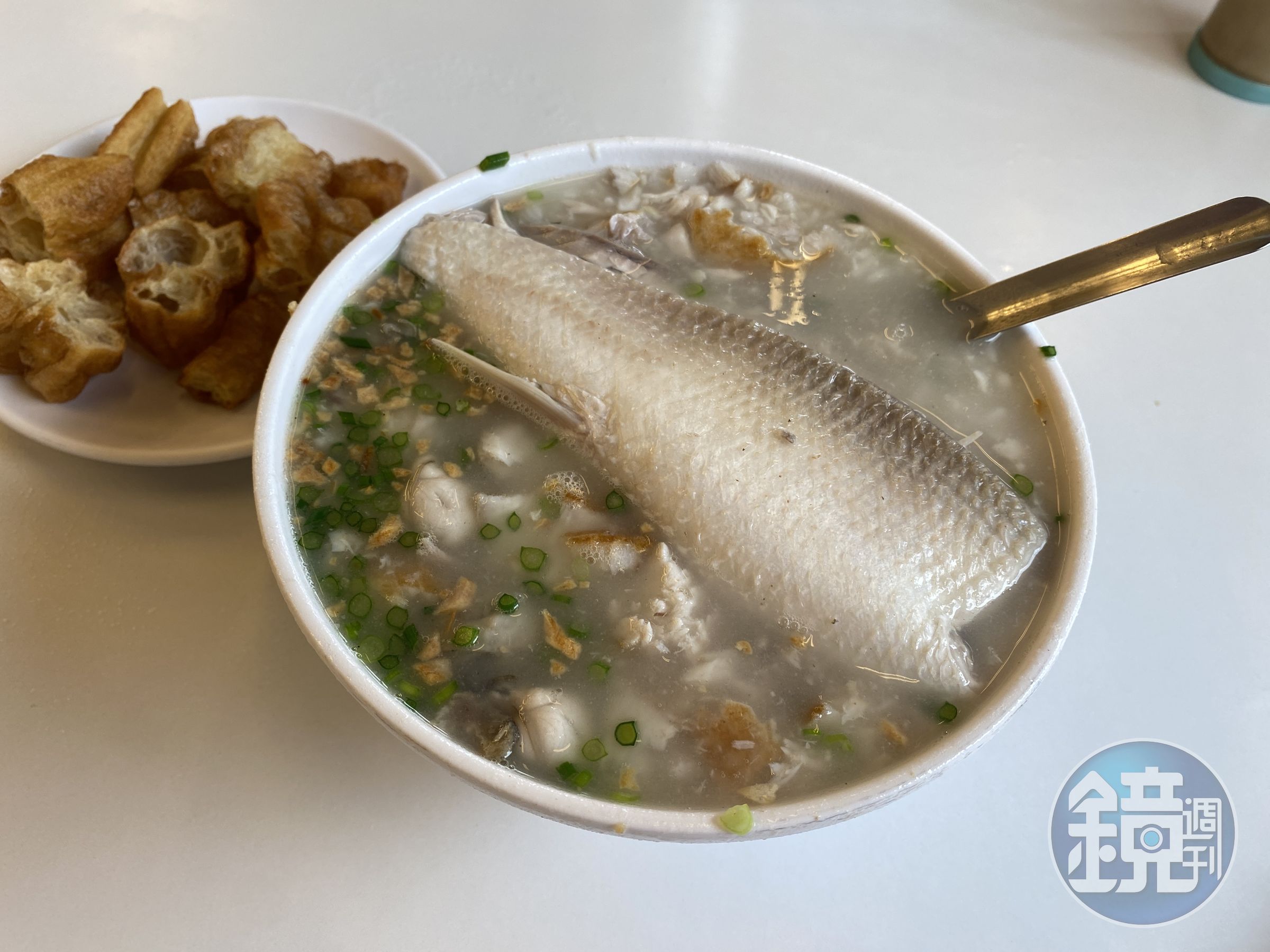 阿堂鹹粥近日被消費者發現變相漲價,若想吃到魚皮粥、魚肚粥,需先點底粥再加配料,等於一碗從260元上漲至300元。