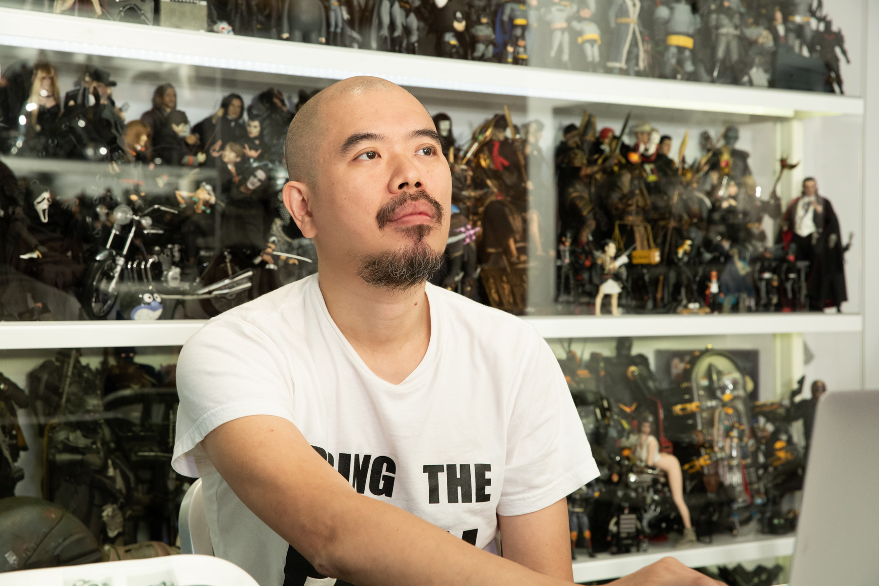 陳奕仁是重度遊戲玩家，高中時就接觸《暗黑破壞神》系列。