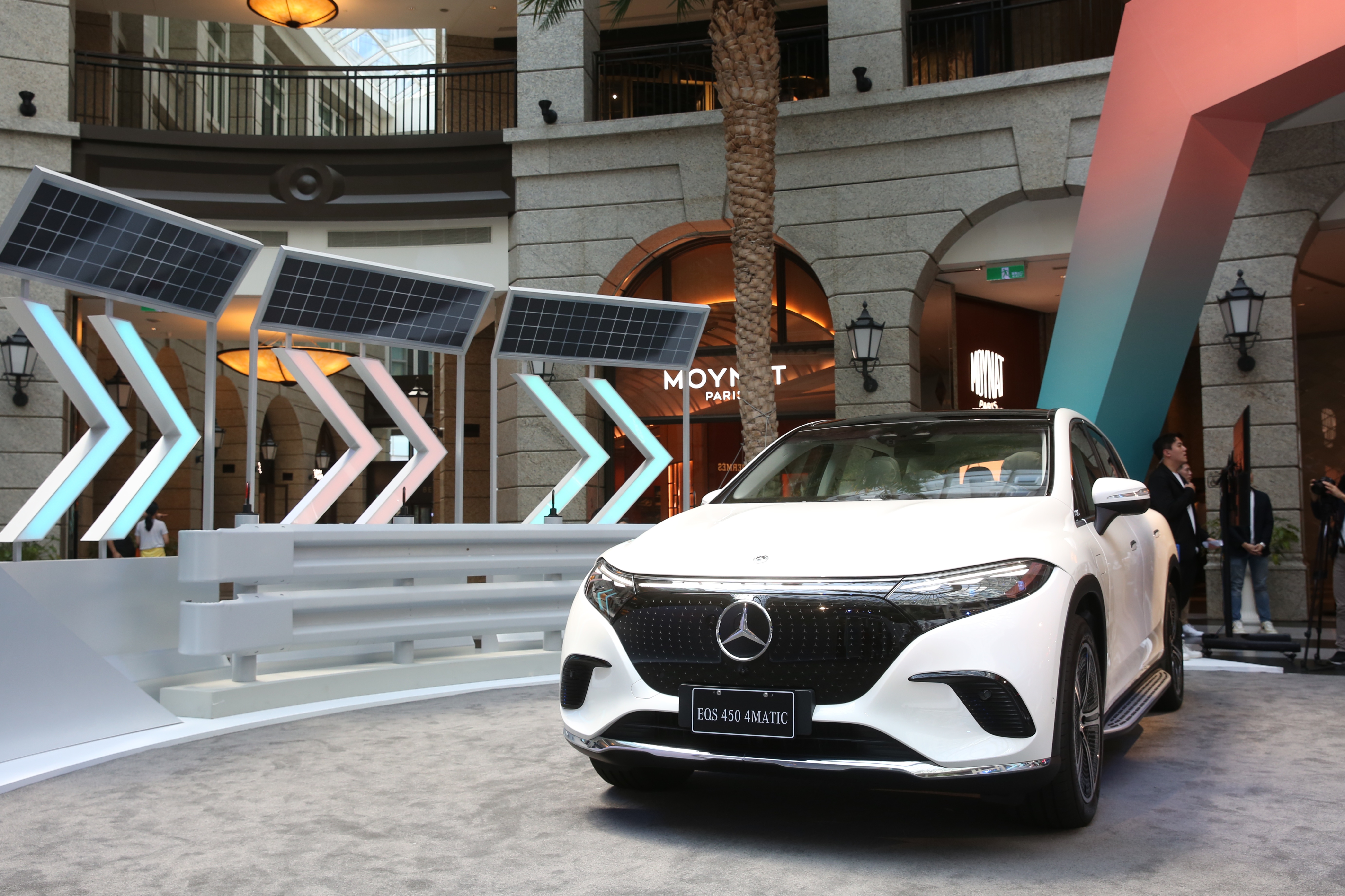 賓士一口氣發表3款電動休旅，價格從358萬起跳。