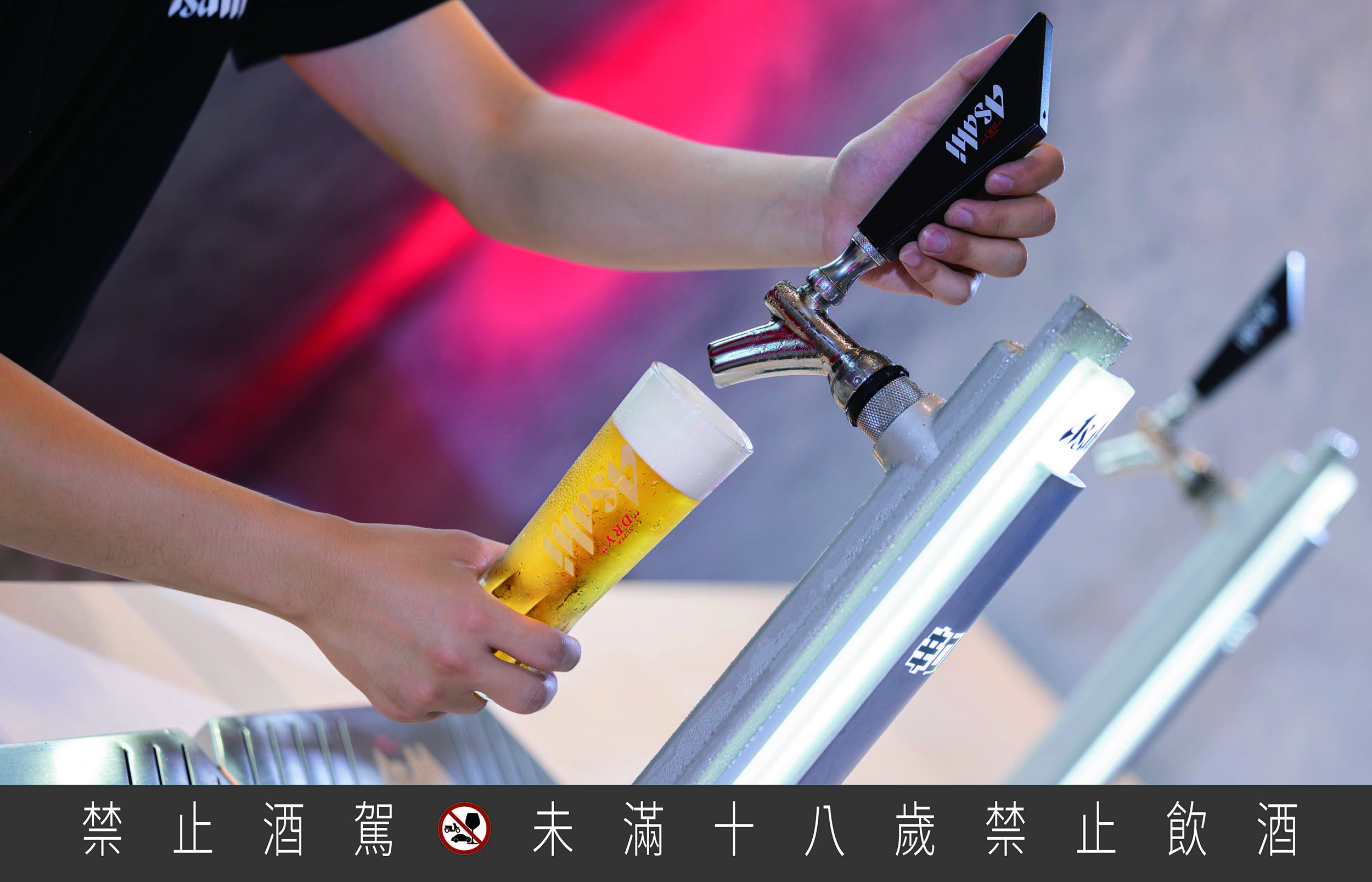 全面升級的NEW ASAHI SUPER DRY改良啤酒生產製程，以二次啤酒花投入法與優化酵母發酵技術，重新定義味道、香氣和碳酸的黃金三角平衡。（日本Asahi朝日集團提供）