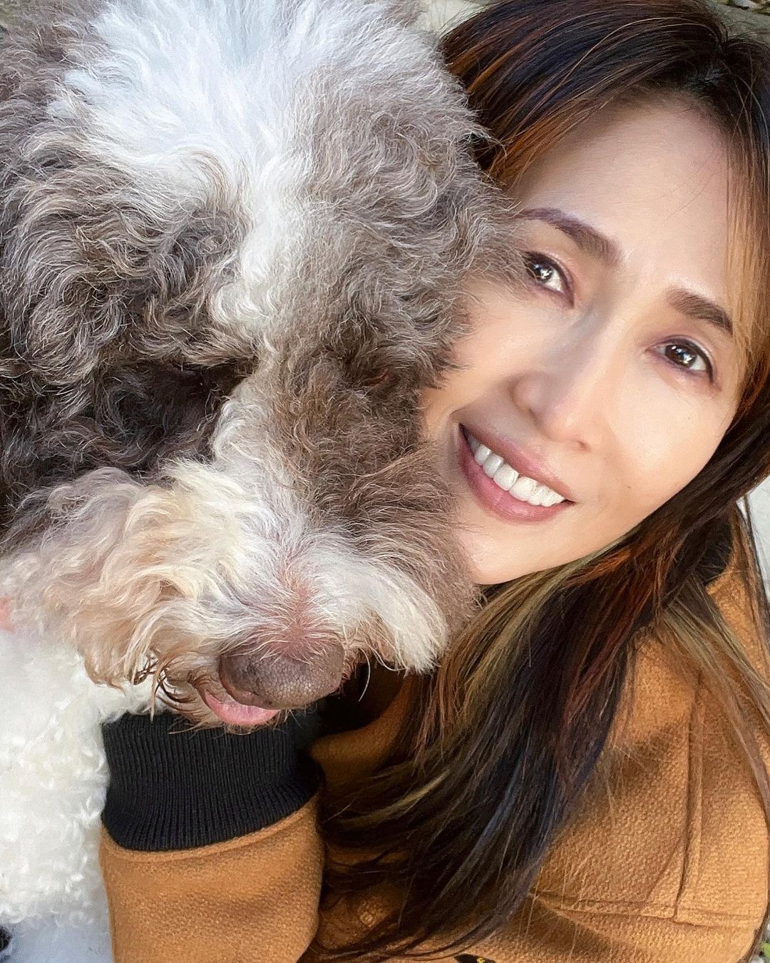 工藤靜香從小就養狗，是愛狗人士。（翻攝工藤靜香INSTAGRAM）
