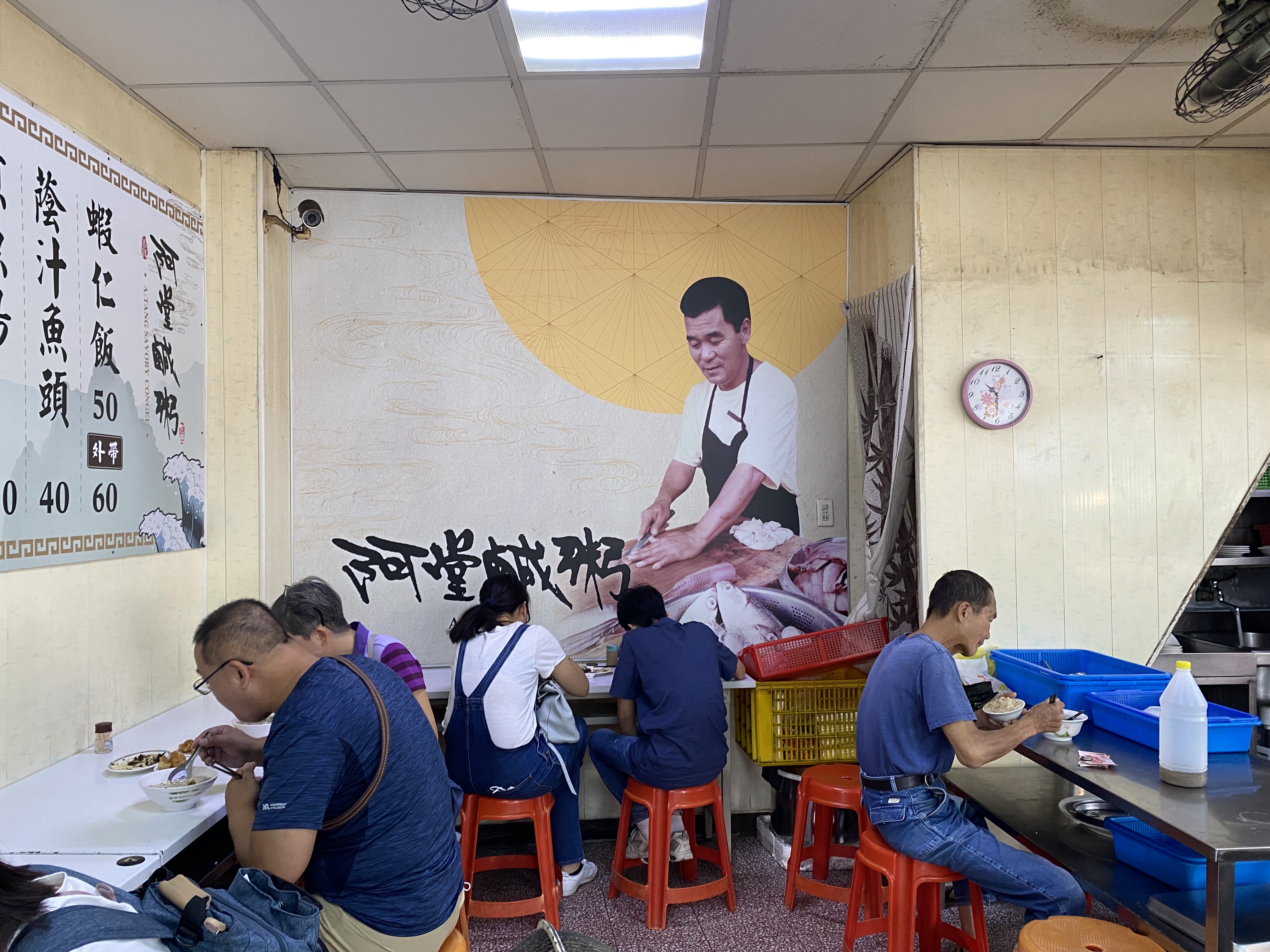 台南知名美食阿堂鹹粥老闆和老闆娘發出聲明，解釋菜單變化。