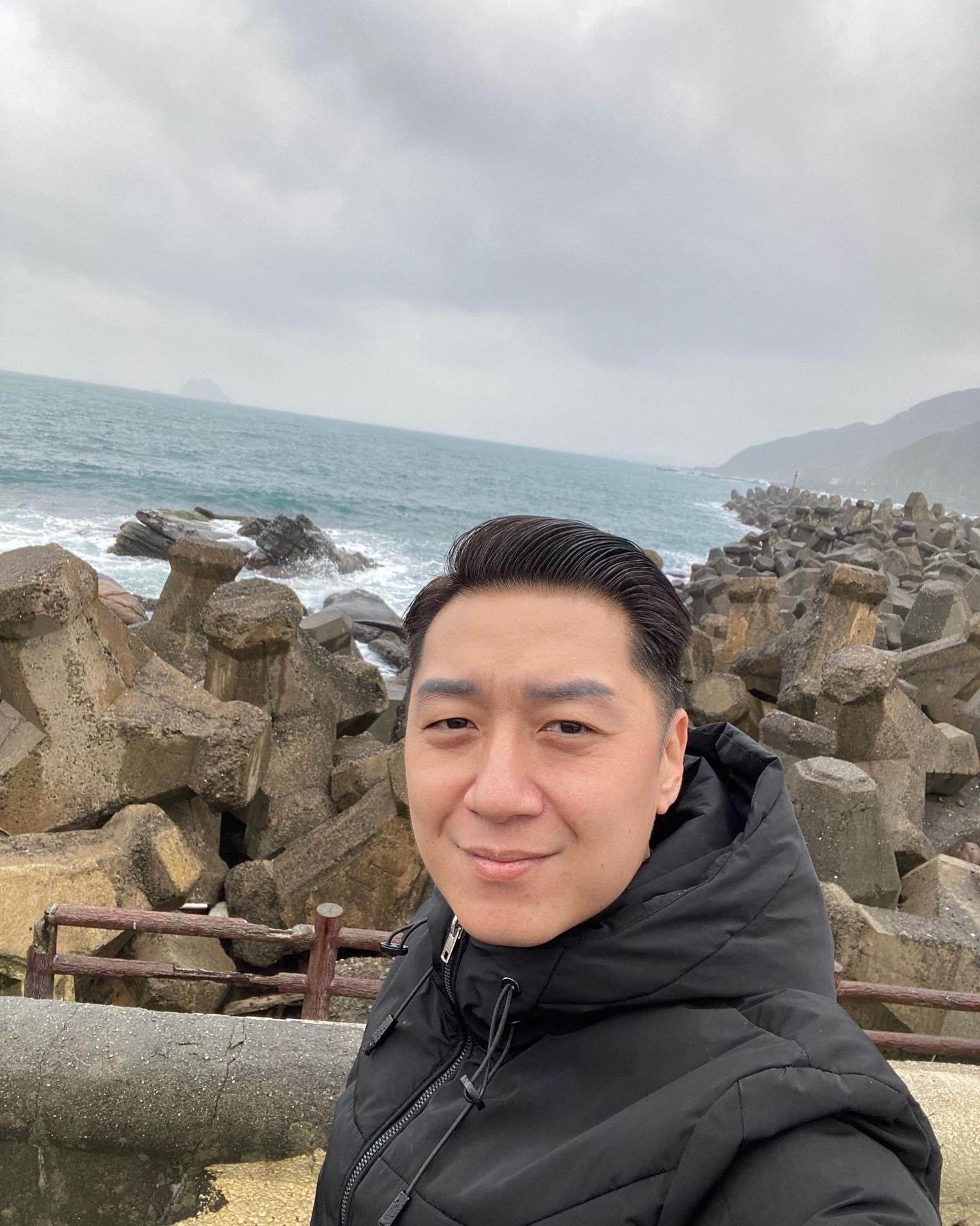 曹景俊因疫情導致拍戲機會銳減，只好到菜市場賣肉圓貼補家用。（翻攝自曹景俊臉書）