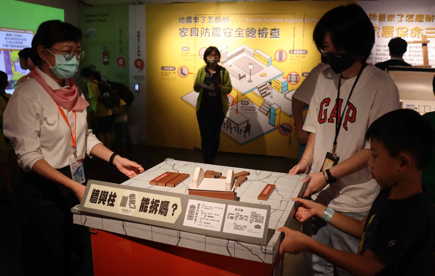民眾學習如何面對各種生活中可能碰到的災害風險和潛勢危難。（慈濟基金會提供）