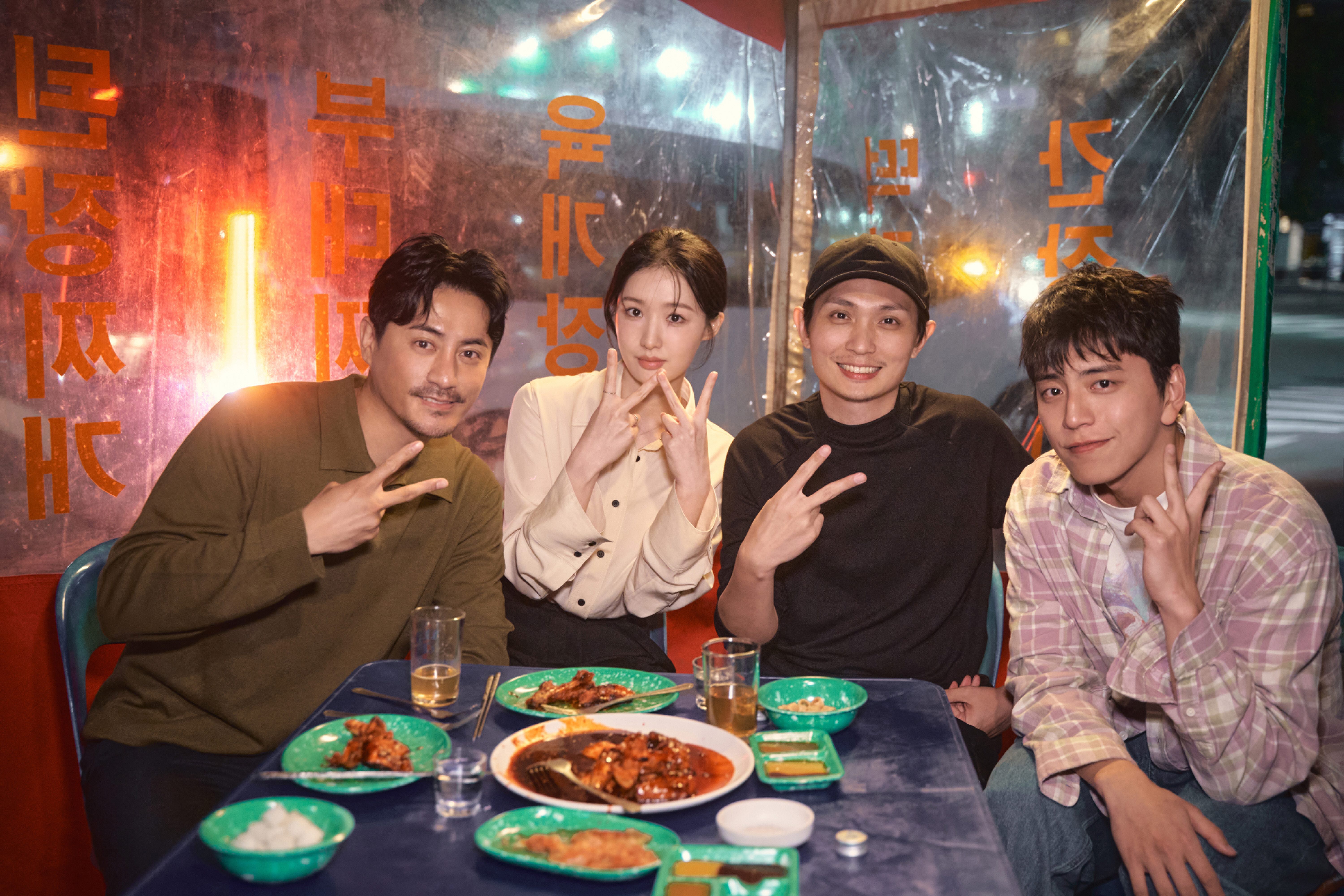 〈我們到底算什麼〉的MV邀請到走紅兩岸三地的實力演員王大陸和甜美的韓星曹慧朱、朱熙載參與演出。（索尼提供）