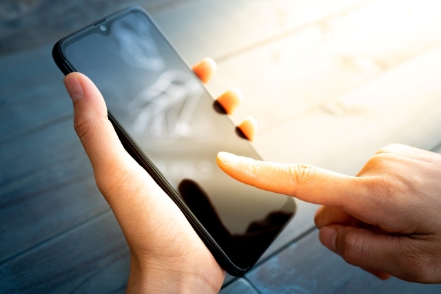 女兵手機遺失，竟遭保管遺失物的上兵下載「清涼照」私下亂傳給同袍。（示意圖，PhotoAC）