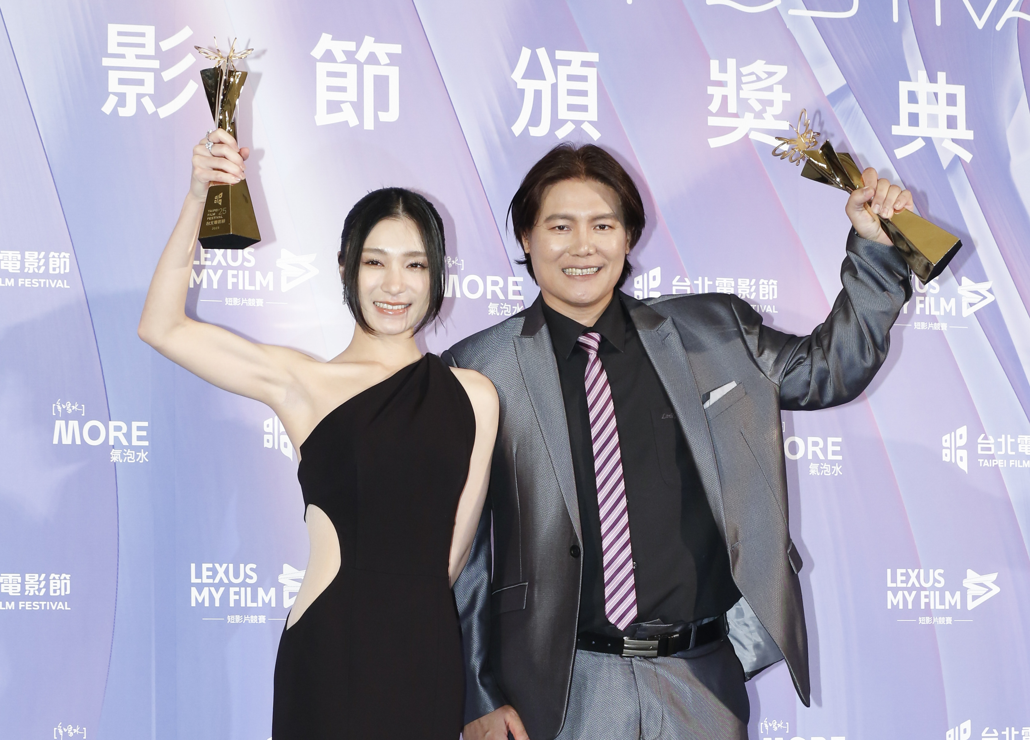 最佳新演員葉曉霏（左）、洪金輝（右）。