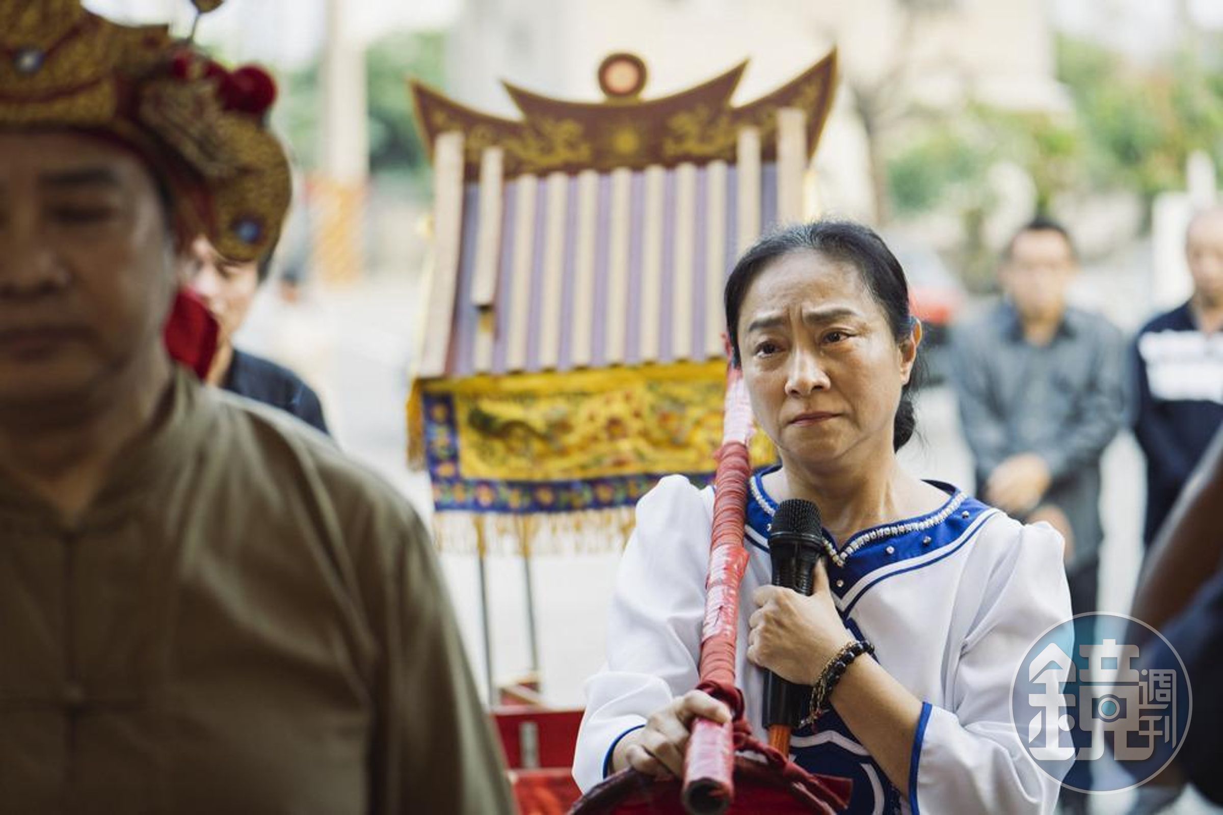 拍《一家子兒咕咕叫》相當辛苦,牽亡這場戲拍到她差點崩潰,最後還是交出出色的表演。(双喜提供)