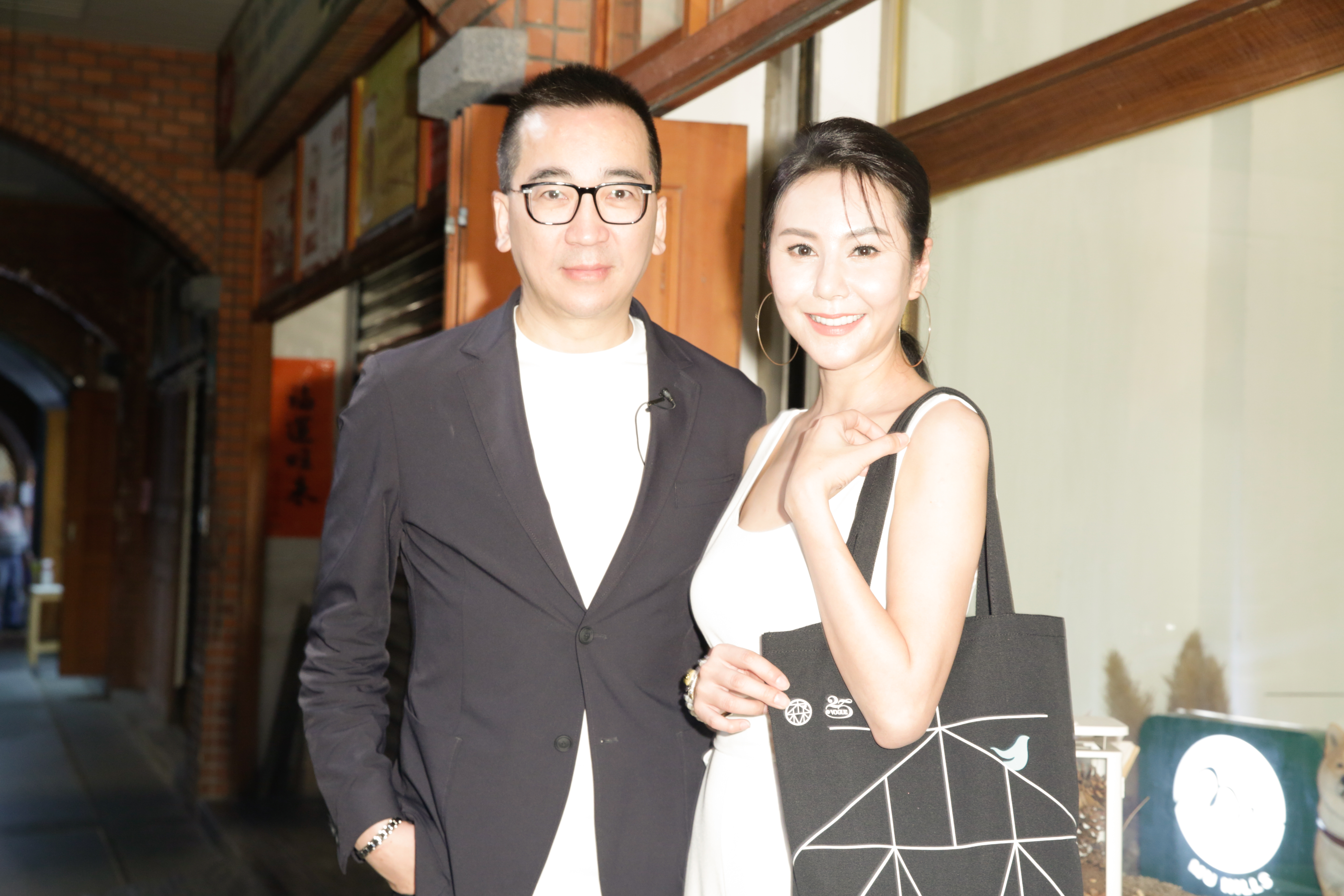 洪曉蕾（右）日前在西班牙緊急住院，前夫王世均（左）也第一時間趕往當地照料。（本刊資料照）