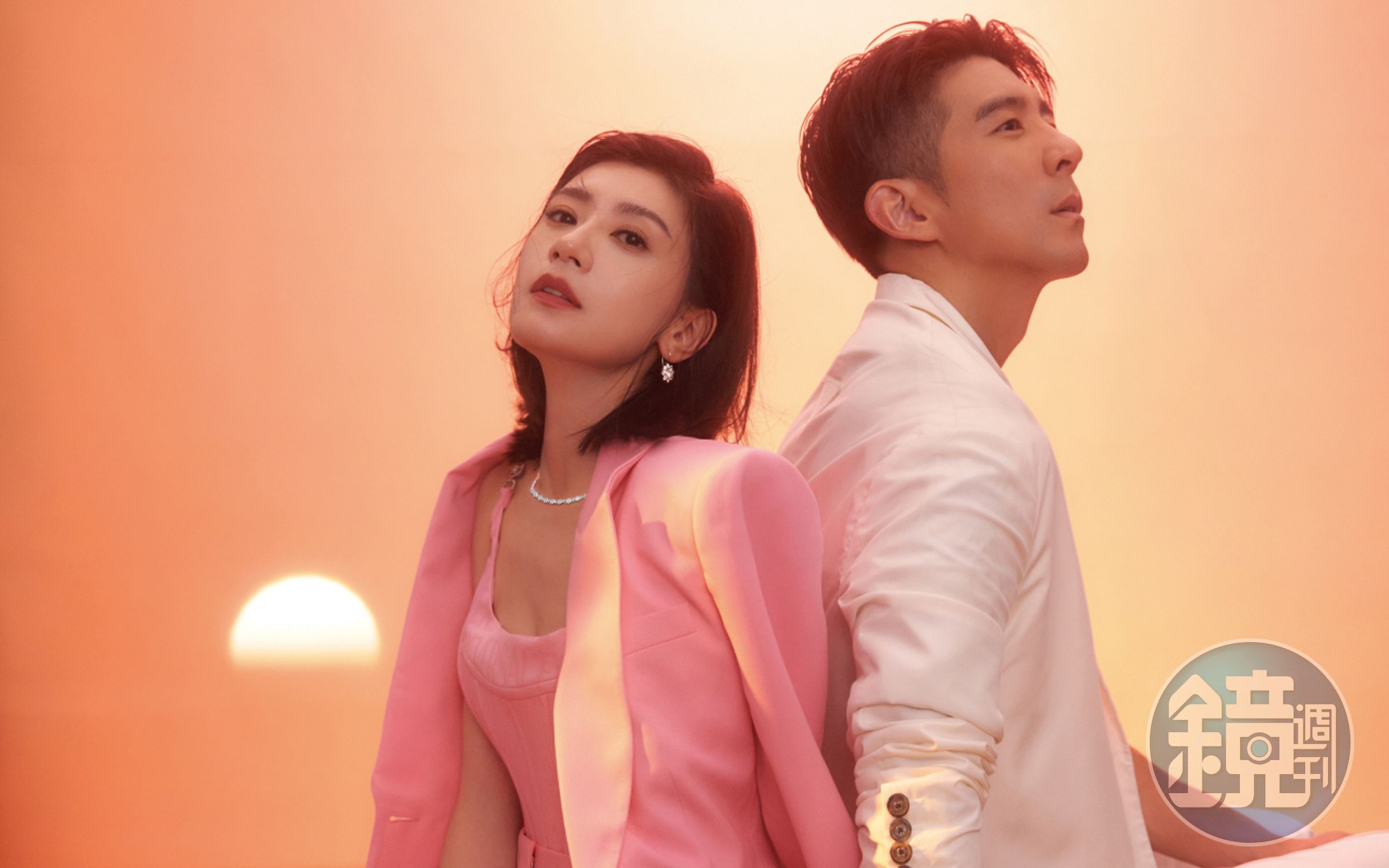 賈靜雯(左)、修杰楷(右)結婚8年了!是彼此的神隊友。(《ELLE》國際中文版提供)