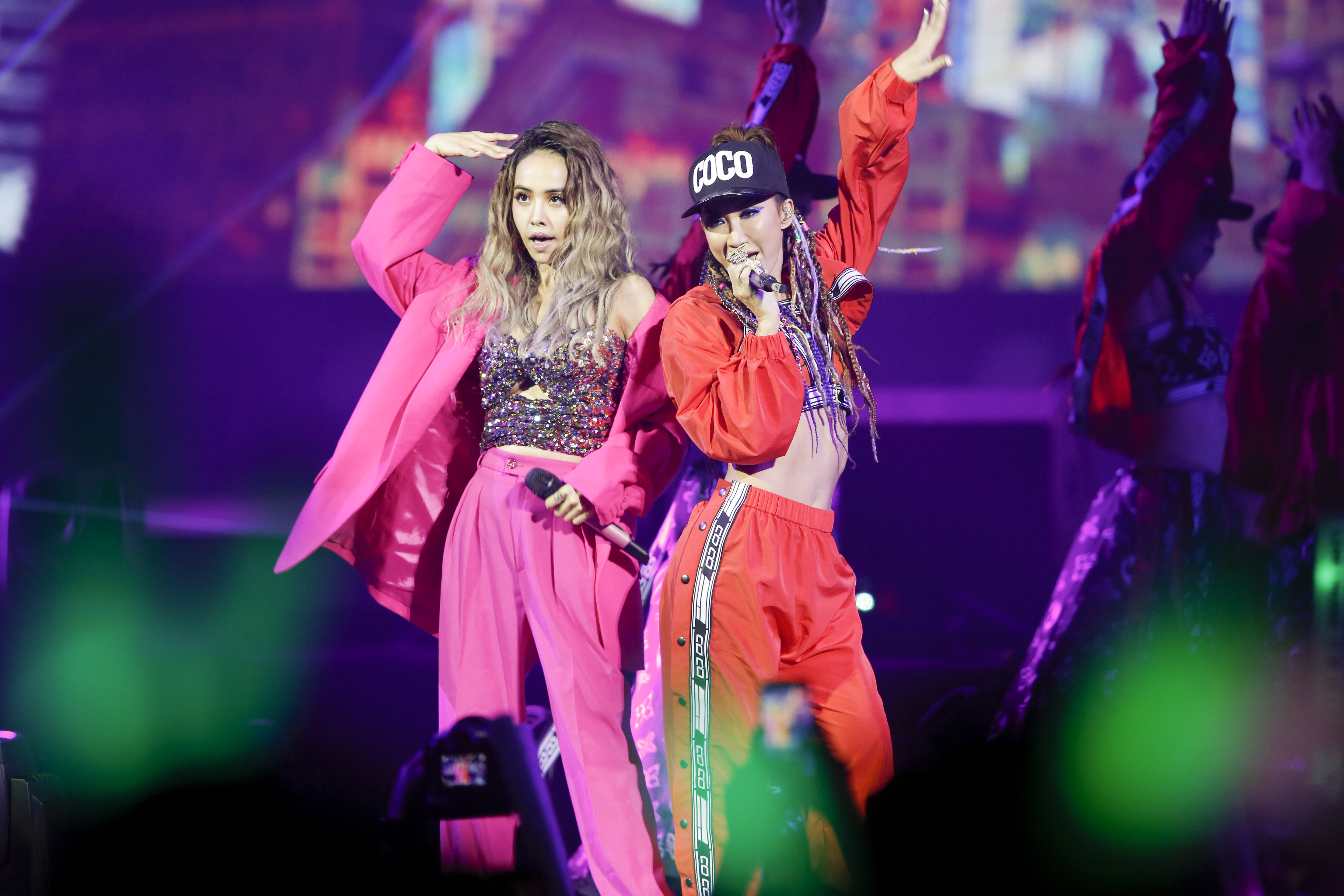 李玟（右）與蔡依林（左）二大華語天后世紀同台。