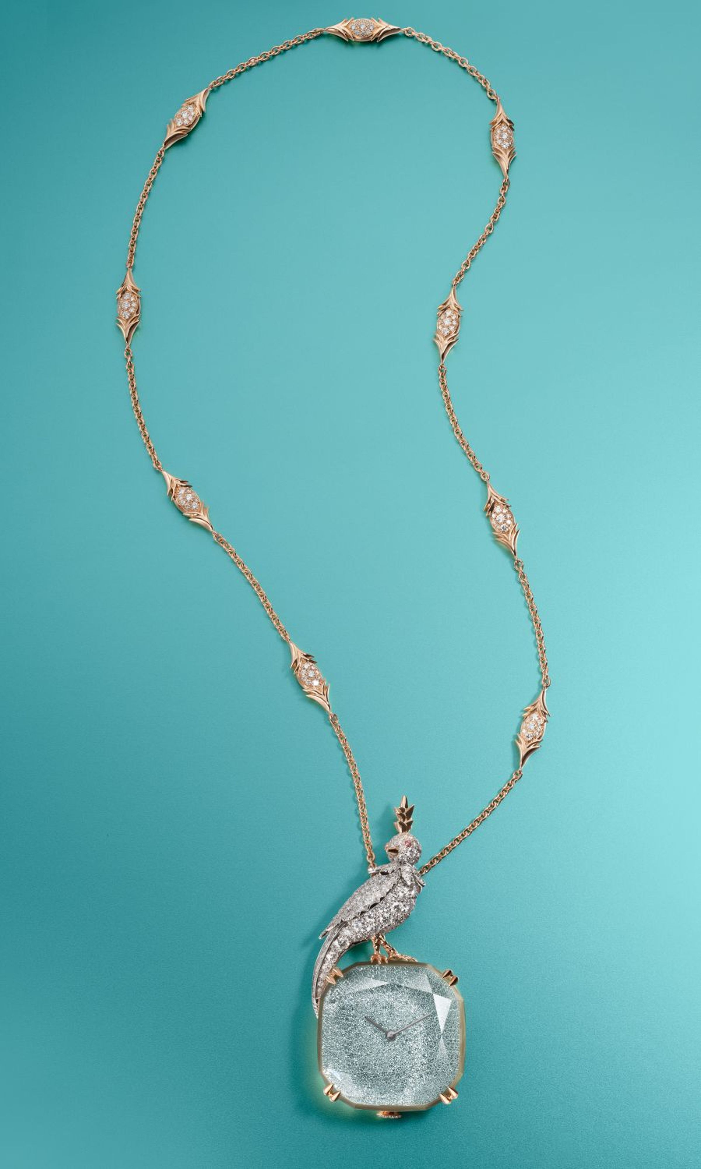 紐約頂級珠寶品牌TIFFANY & CO.為「Only Watch」慈善拍賣會製作了這款獨一無二「石上鳥」（Bird on a Rock）珠寶墜鍊錶，宣告其蘊釀已久攻佔鐘錶市場的整體策略，已經啟動。