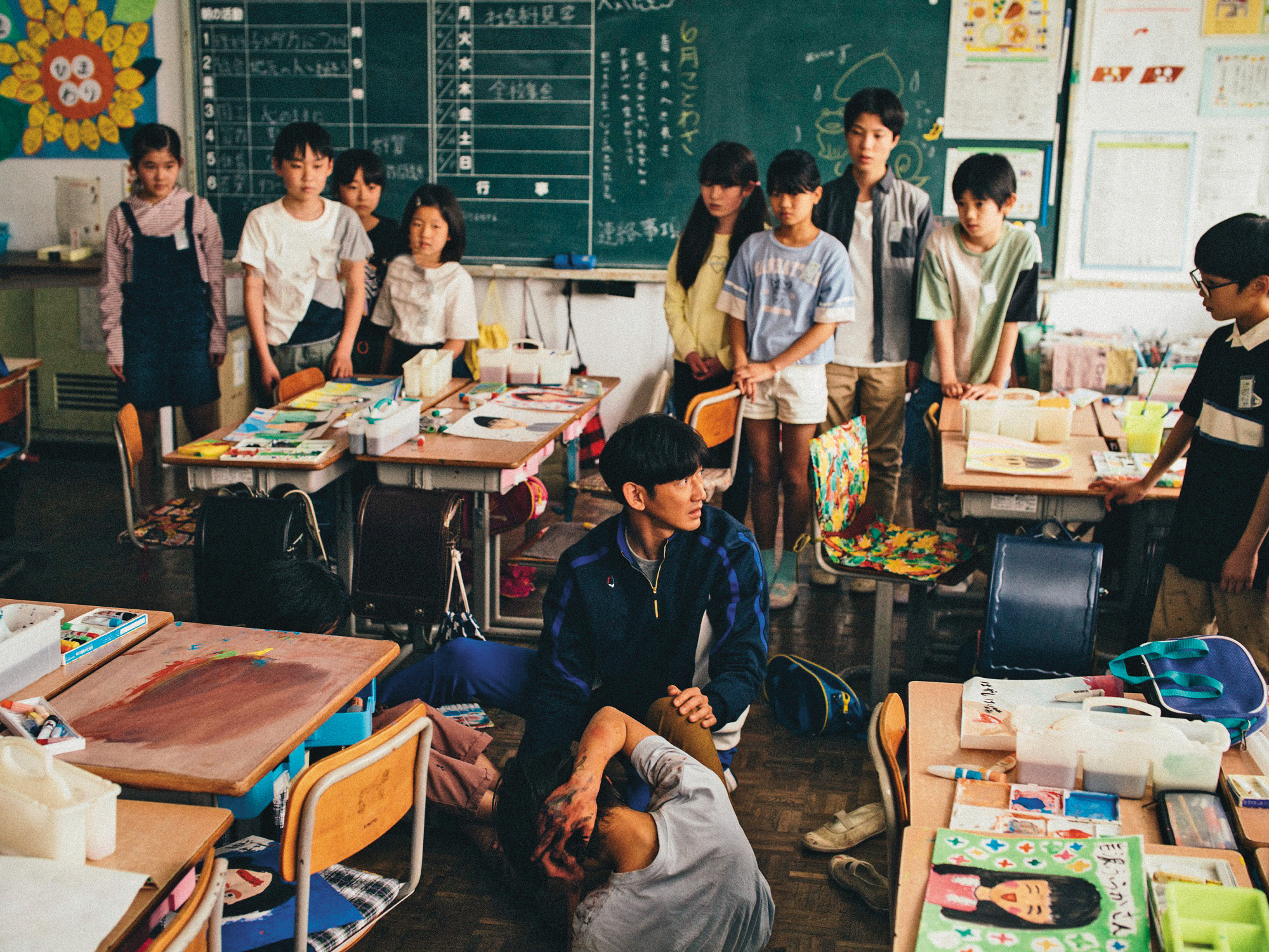 學校內常見的孩子間爭吵，當事者的說法卻產生了分歧，進而影響到社會與媒體，某天孩子也突然消失不見。（車庫提供）