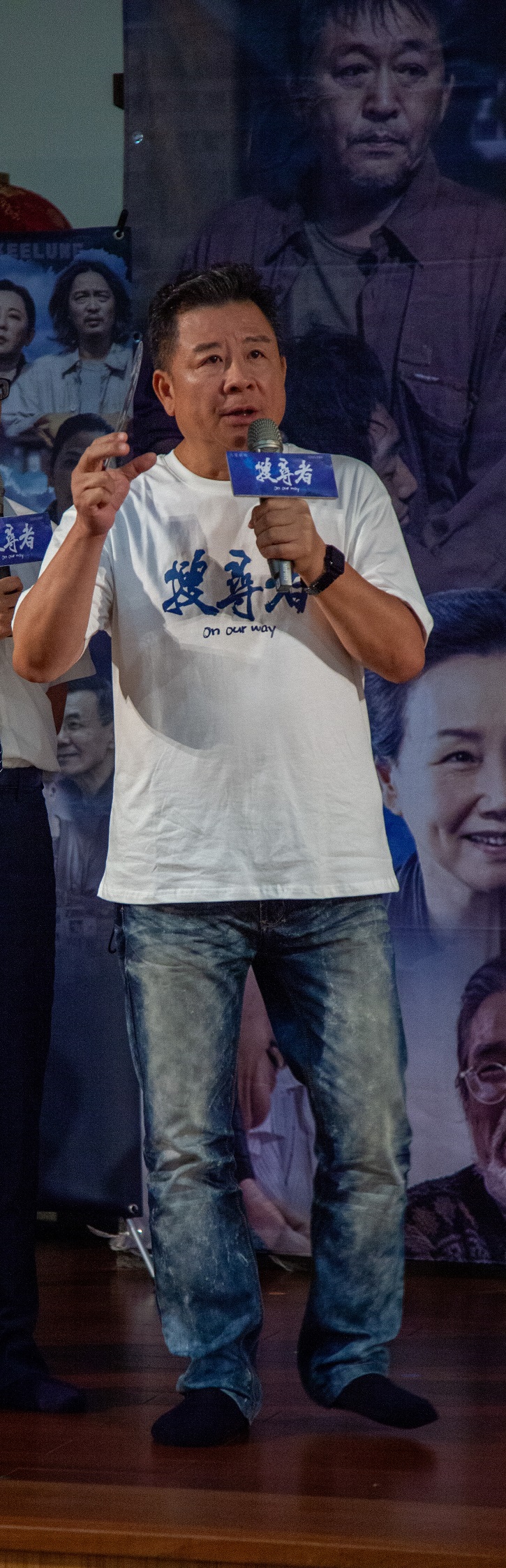 蔡阿炮座談會上透露父親也是因精神疾病輕生。（大愛提供）