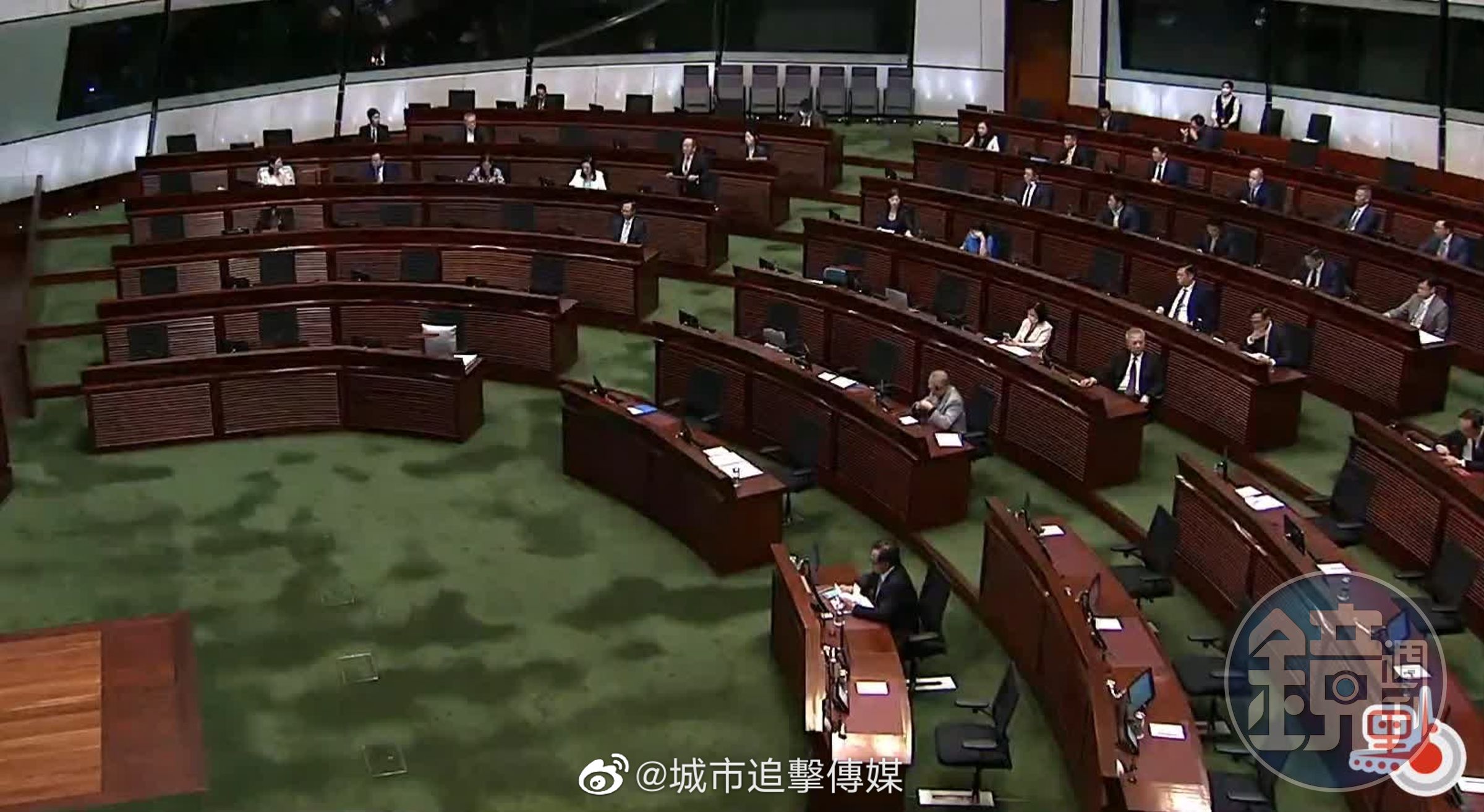 曾國衛指出「雙普選」寫在《基本法》中從未改變,相信「雙普選」仍是北京中央的最終目標。(翻攝自微博@城市追擊傳媒)