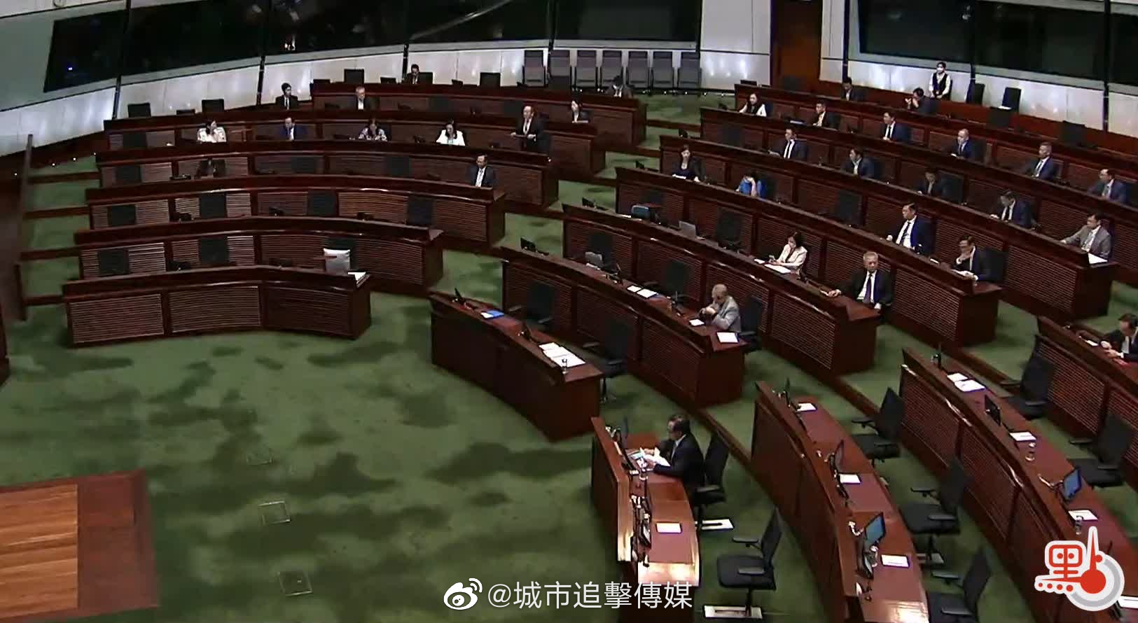 曾國衛指出「雙普選」寫在《基本法》中從未改變，相信「雙普選」仍是北京中央的最終目標。（翻攝自微博＠城市追擊傳媒）