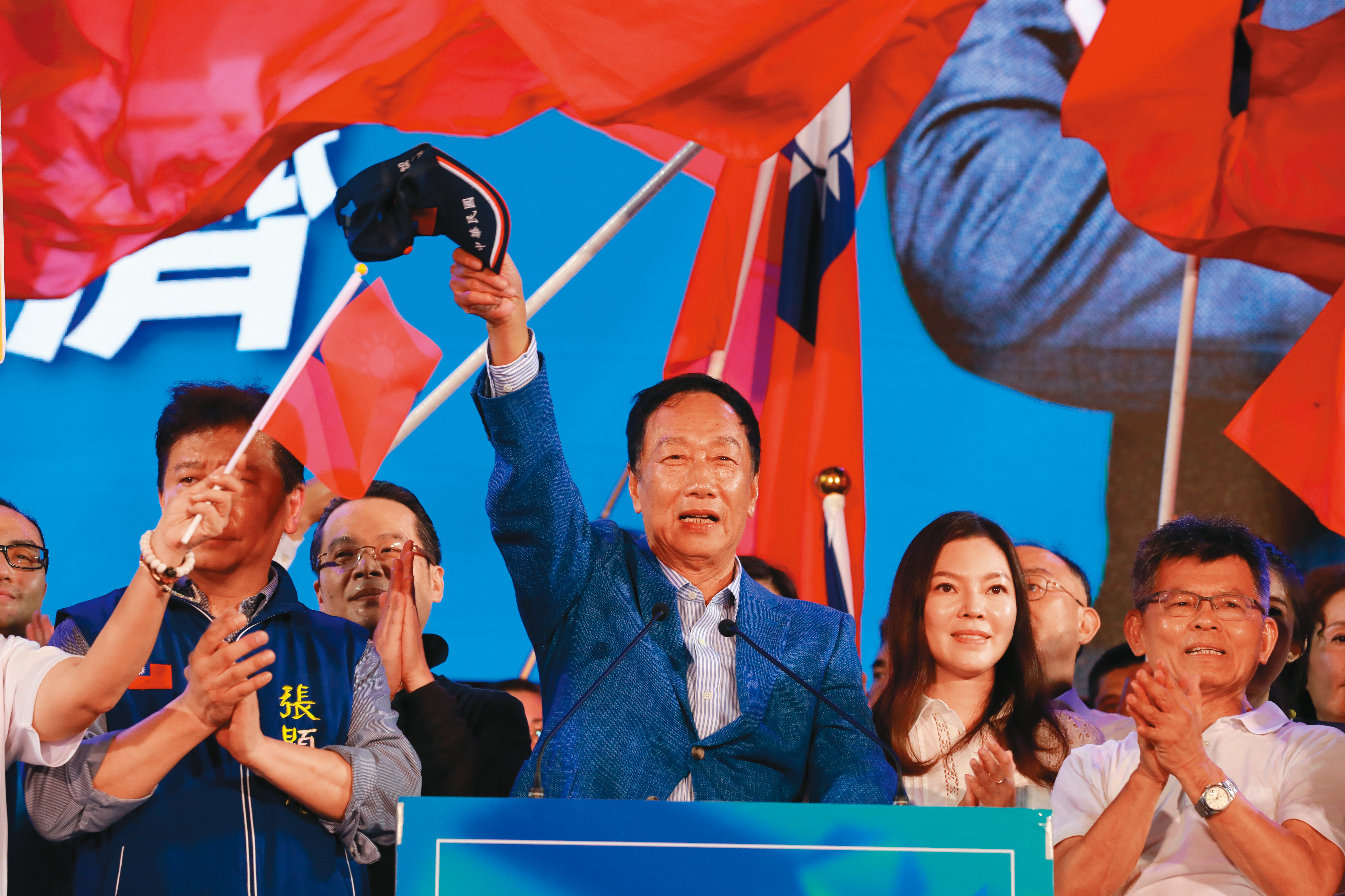 搶在國民黨全代會召開前，郭台銘將出席北中南三場粉絲見面會，被視為另類造勢。