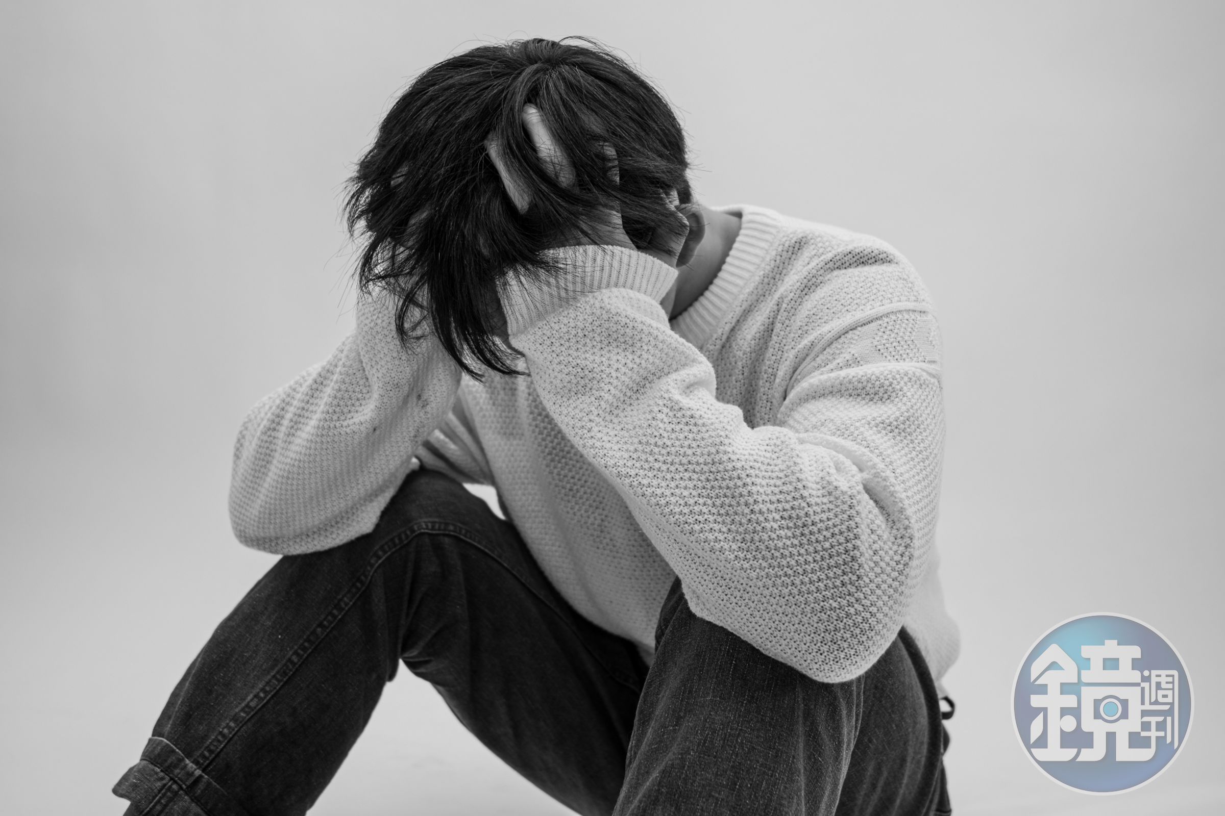 陳男在火車上結識黃曉萍,對她有好感,沒想到卻被她詐騙上百萬元。(示意圖,photoAC)