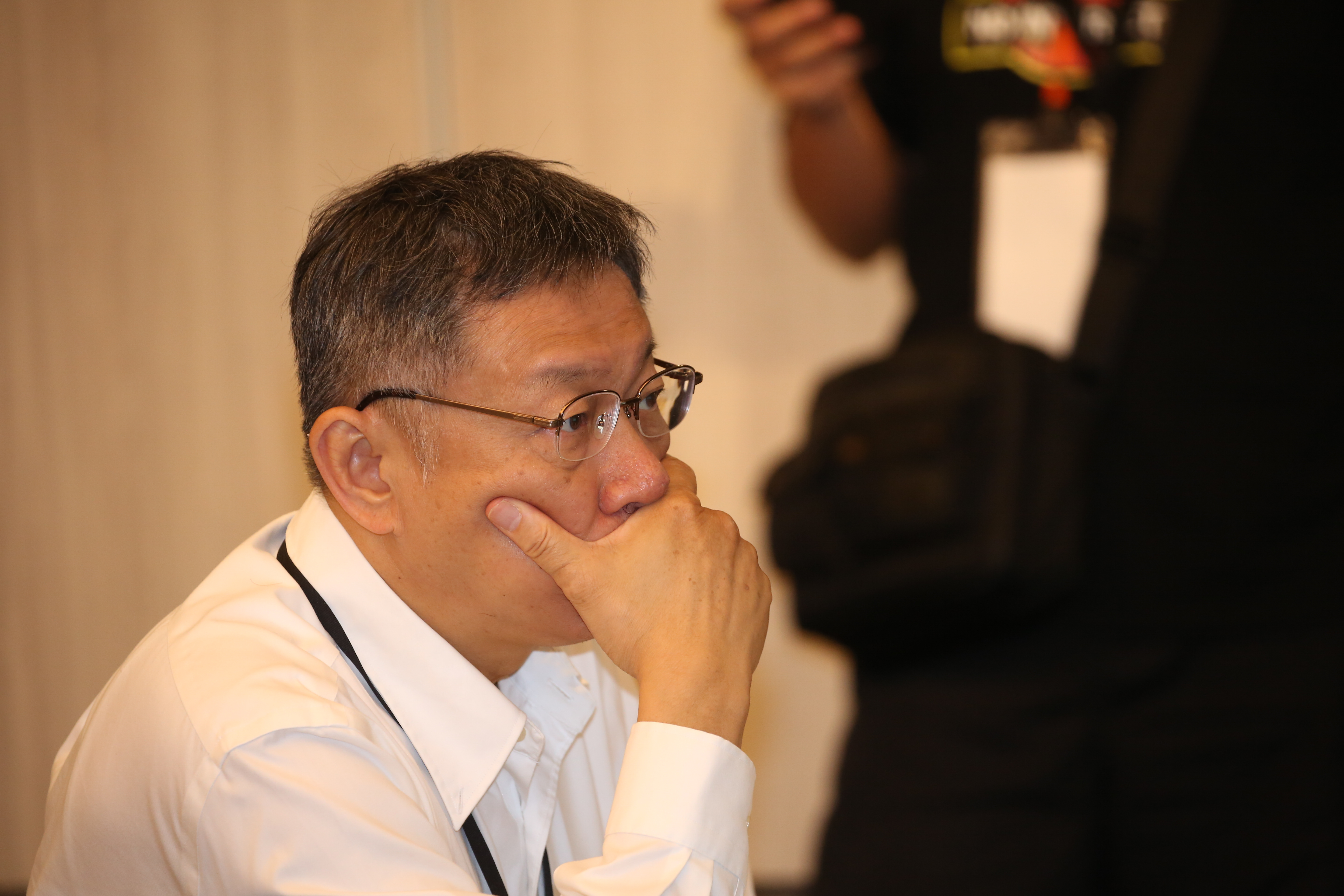 柯文哲爆料郭台銘有意「併購」民眾黨，最近看到對方來電，「怕到不敢接電話」。（本刊資料照）