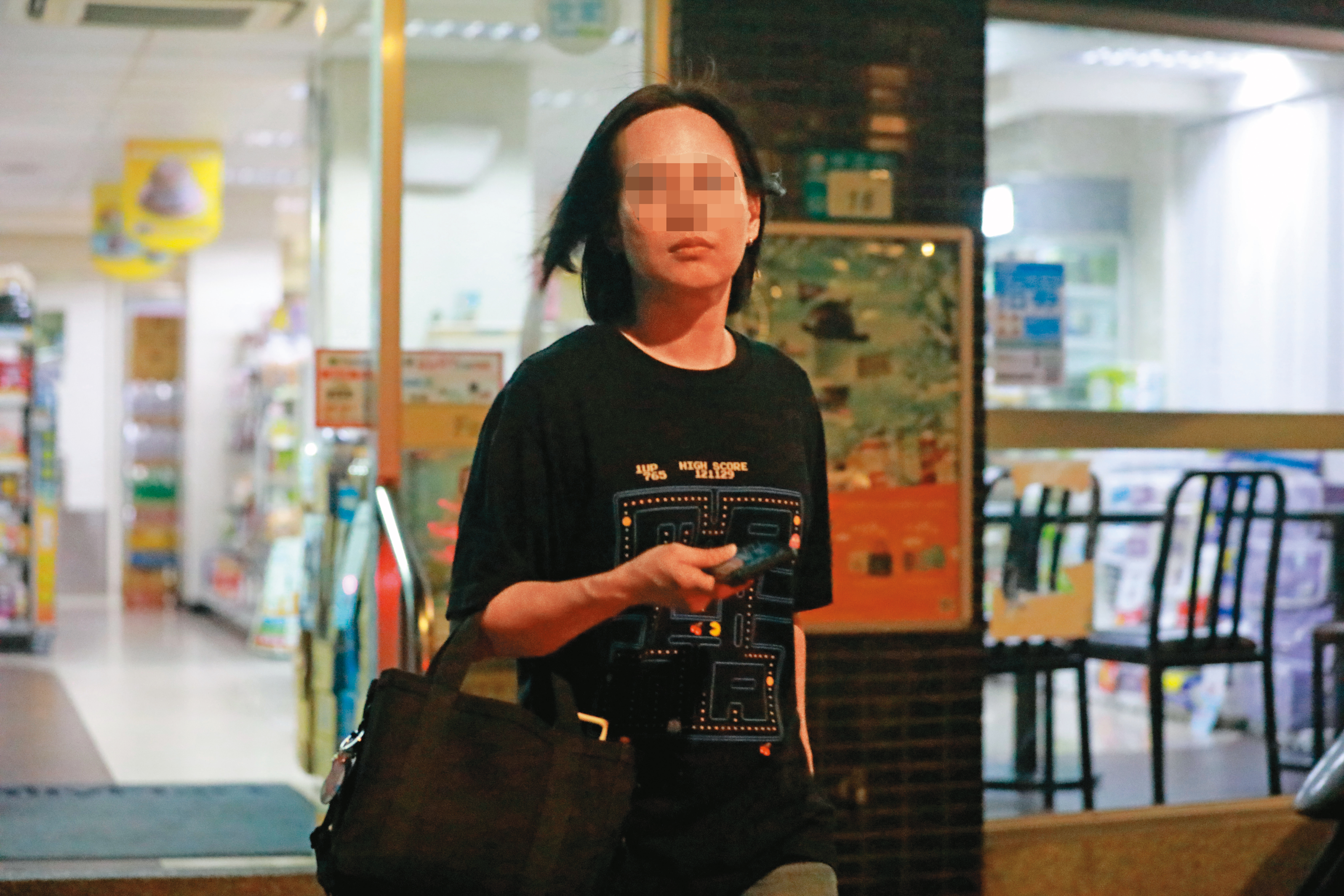 6月28日23:47,長相清秀的B小姐被張晉源載回住處後,還到附近超商購物。